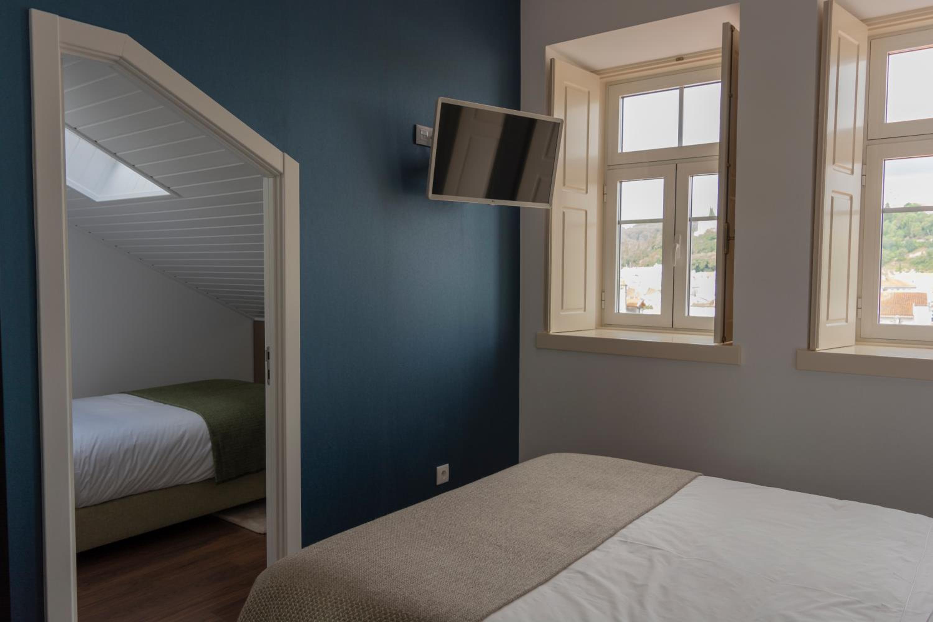 Deluxe Triple Room with Castle View - Photo 9