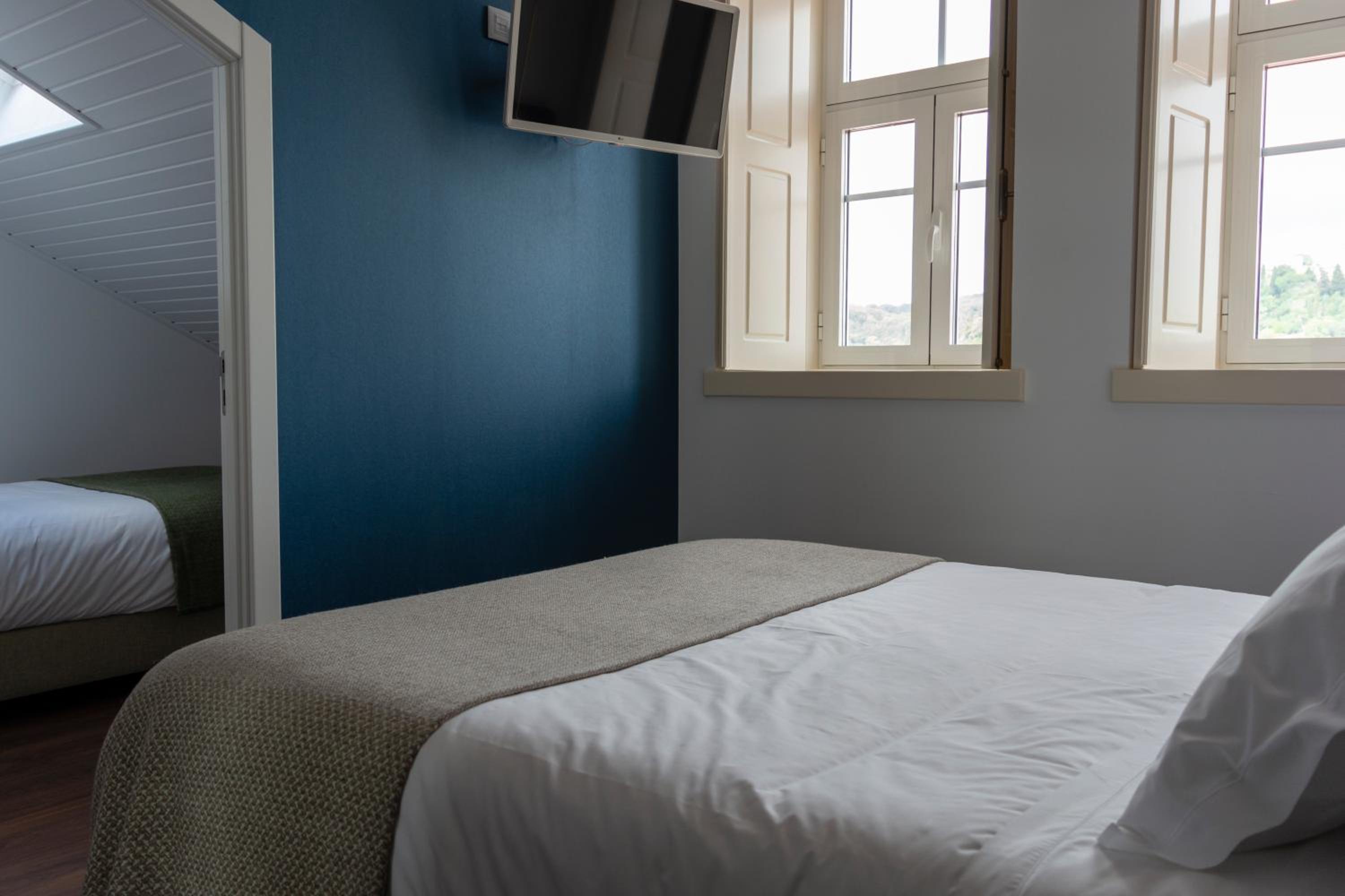 Deluxe Triple Room with Castle View - Photo 10