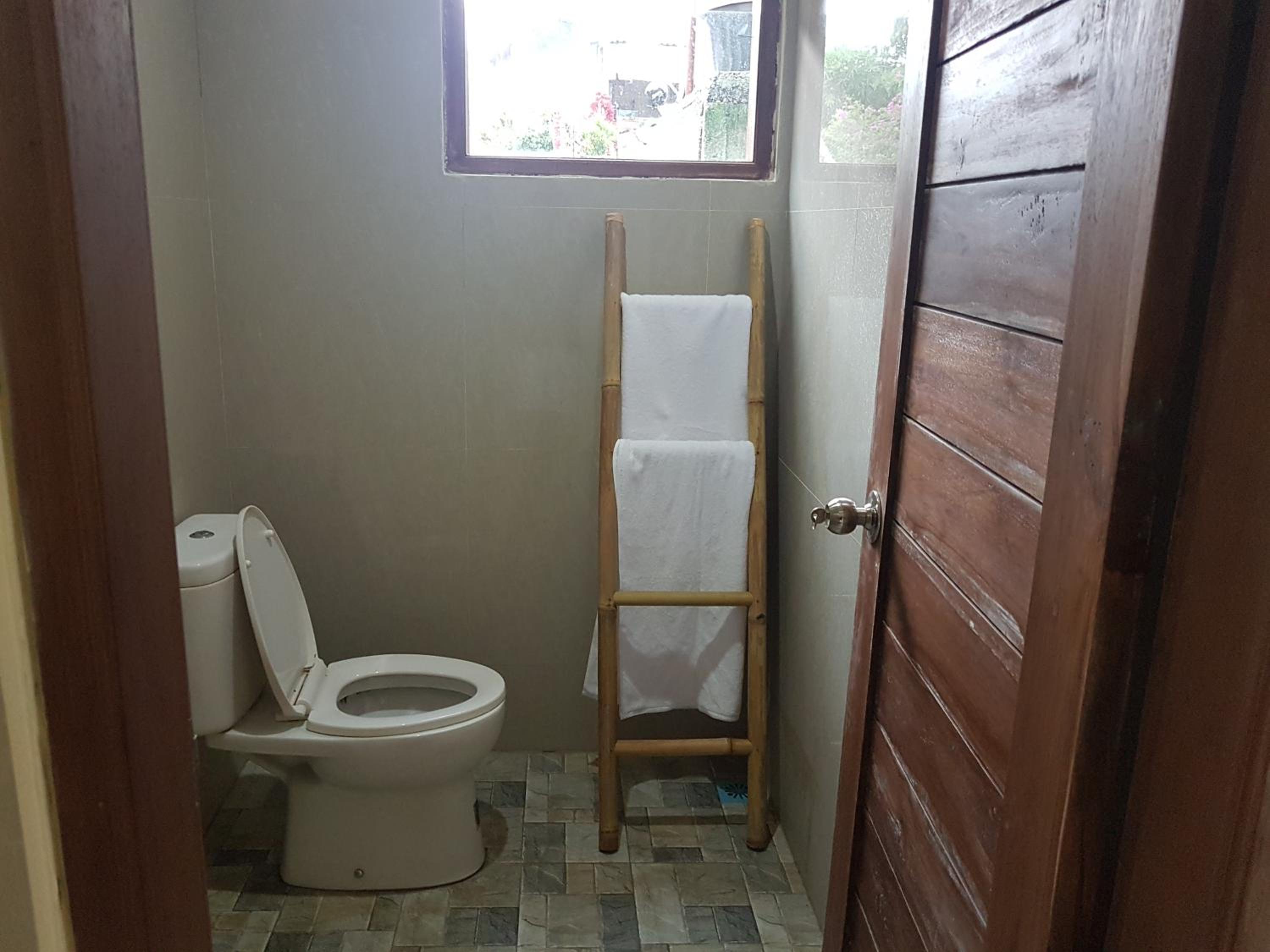 Budget Double Room - Photo 6