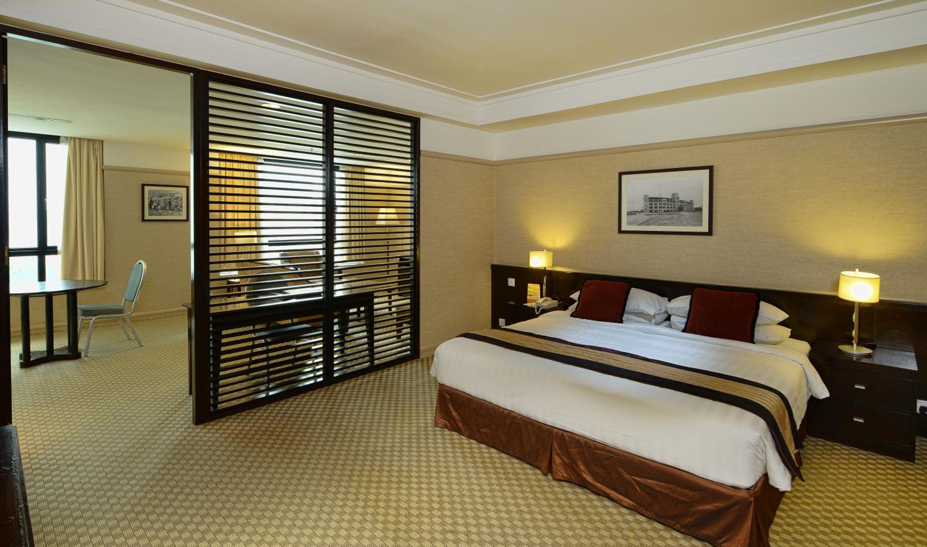 One-Bedroom King Suite