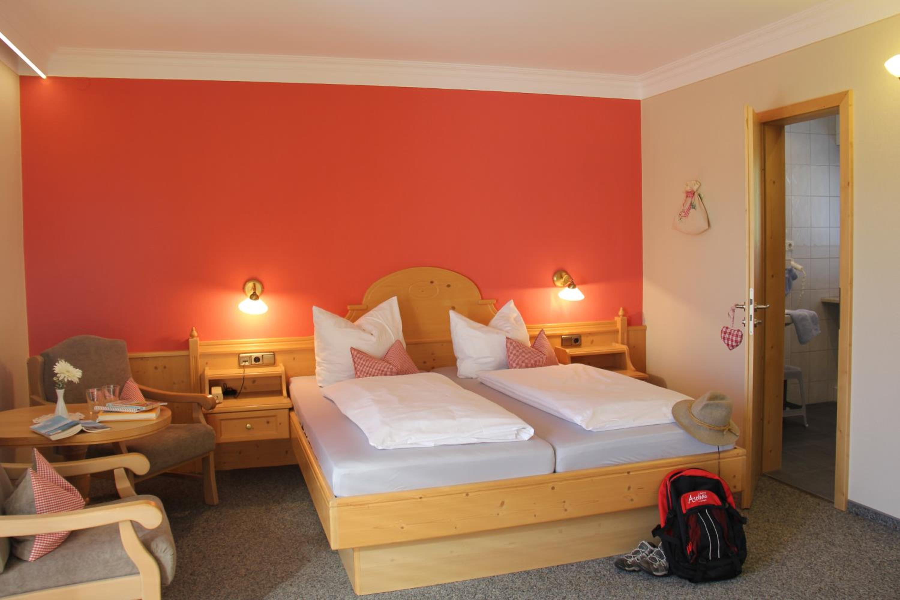 Double Room with Balcony - Photo 4