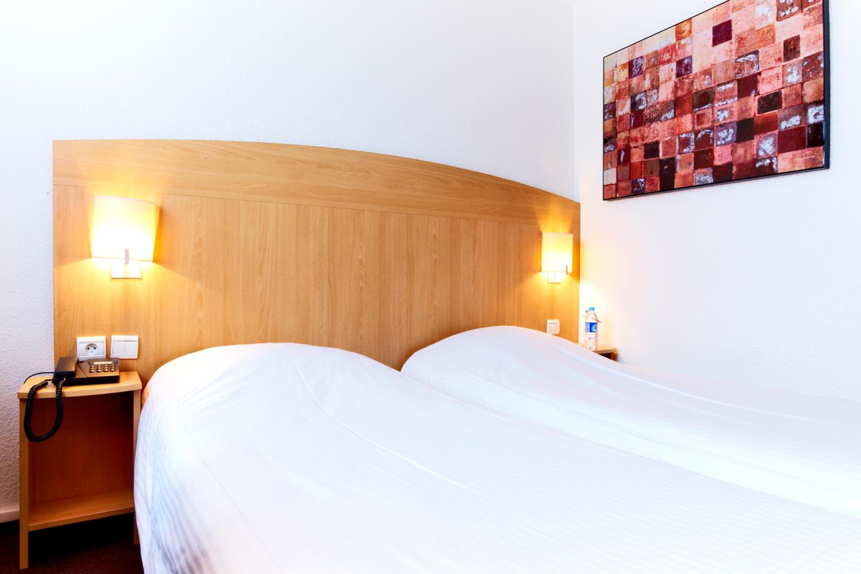 Twin Room - Photo 4