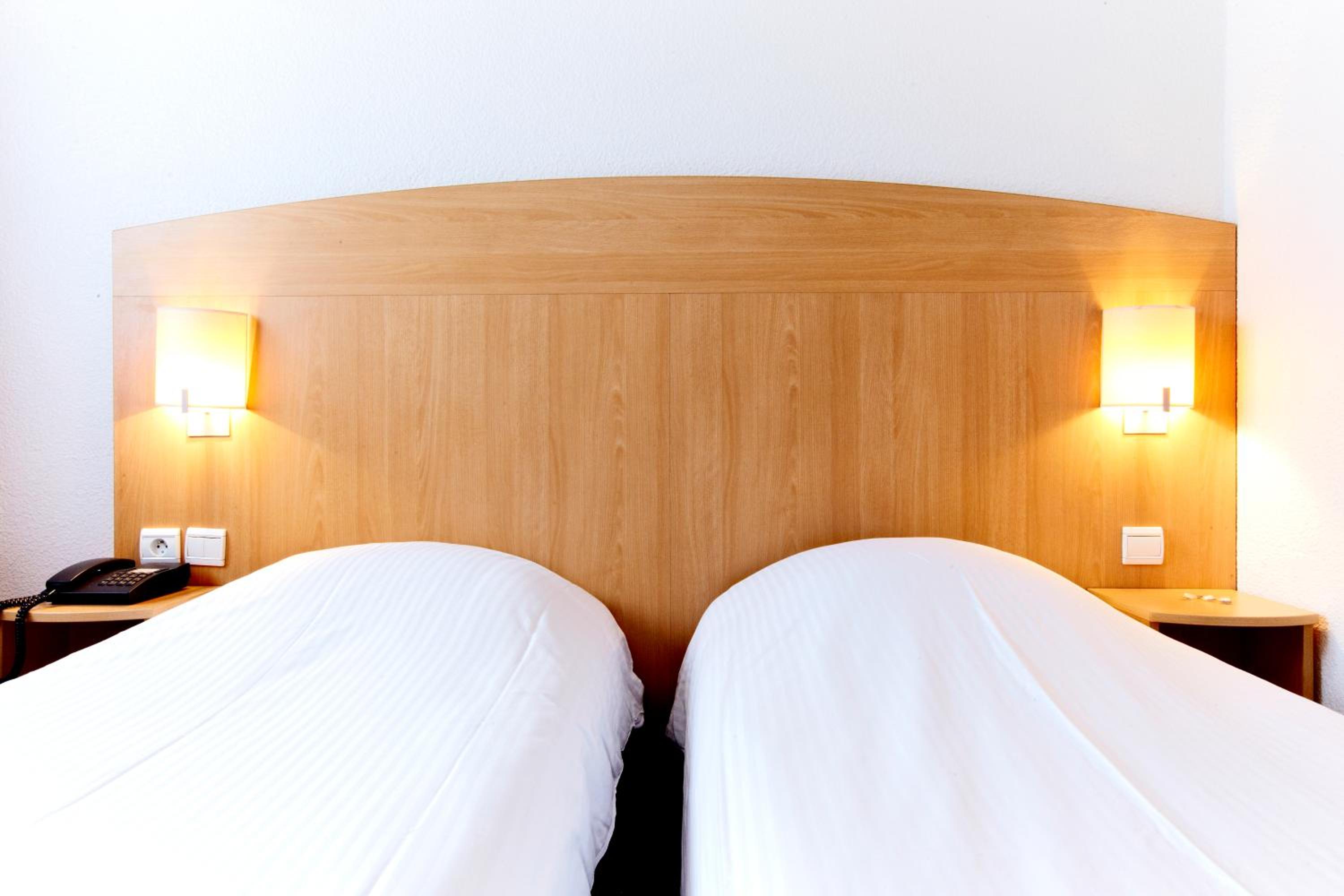 Twin Room - Photo 5