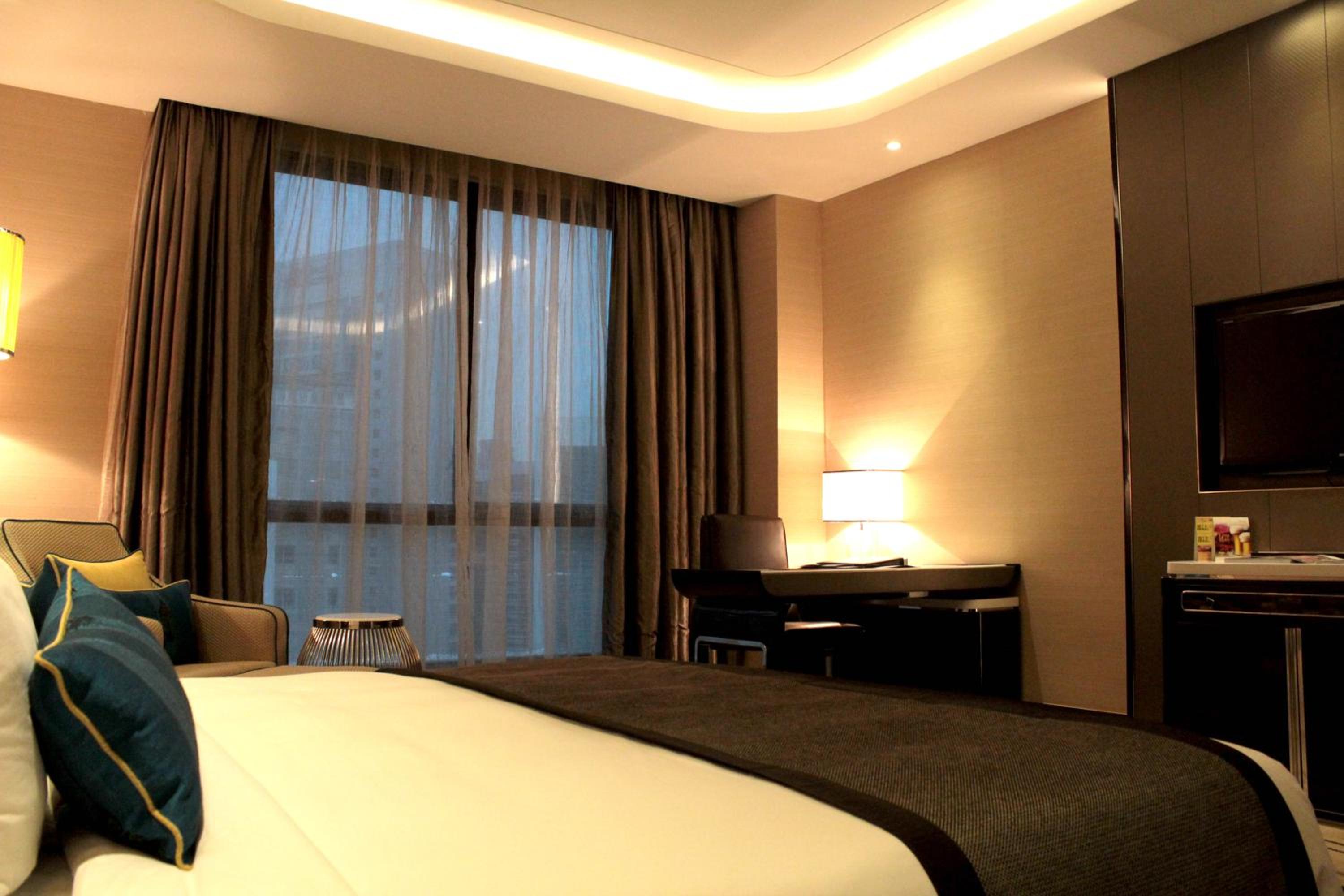 Premier Executive King Suite