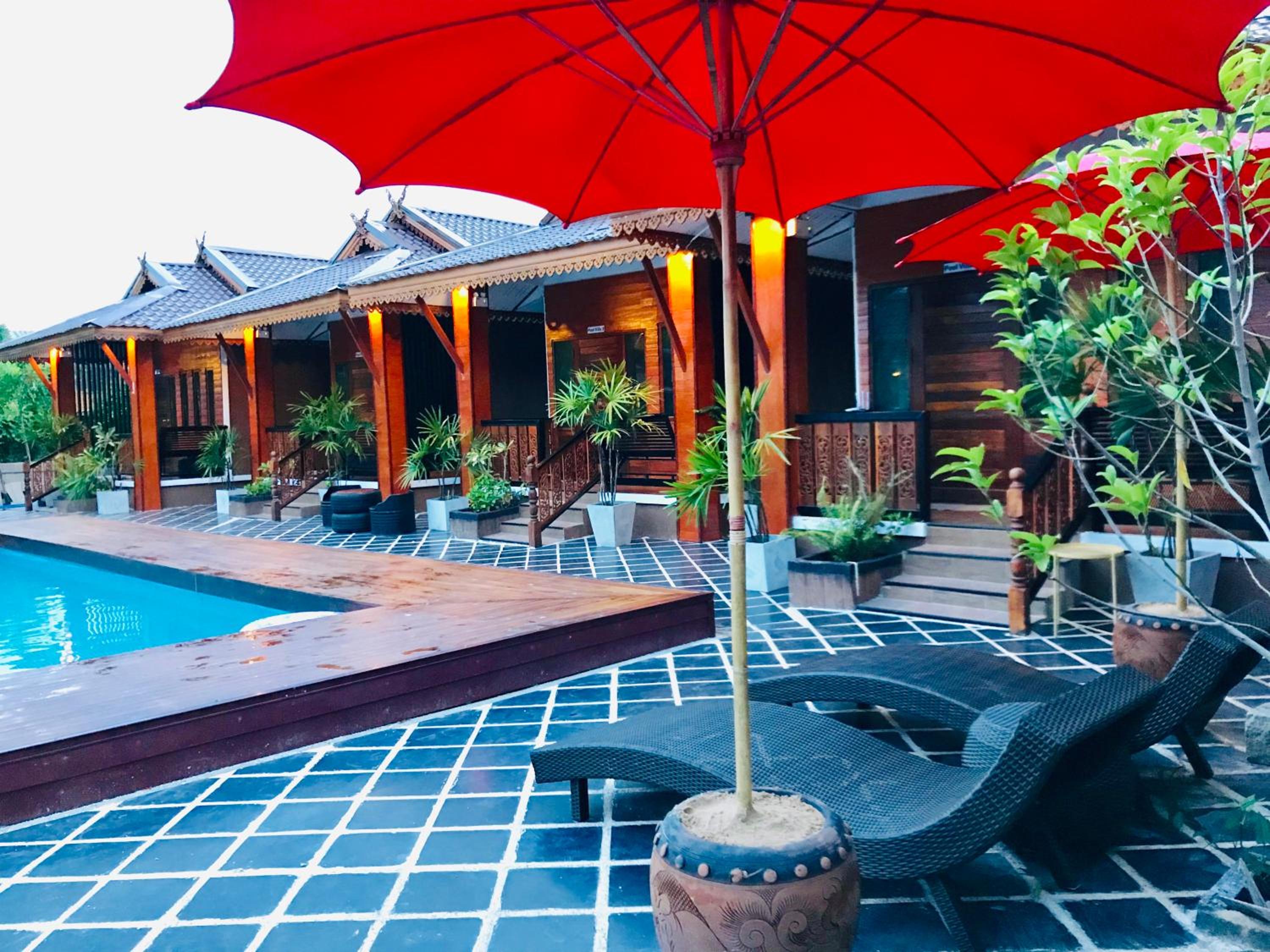 Triple Room with Pool View - Photo 12