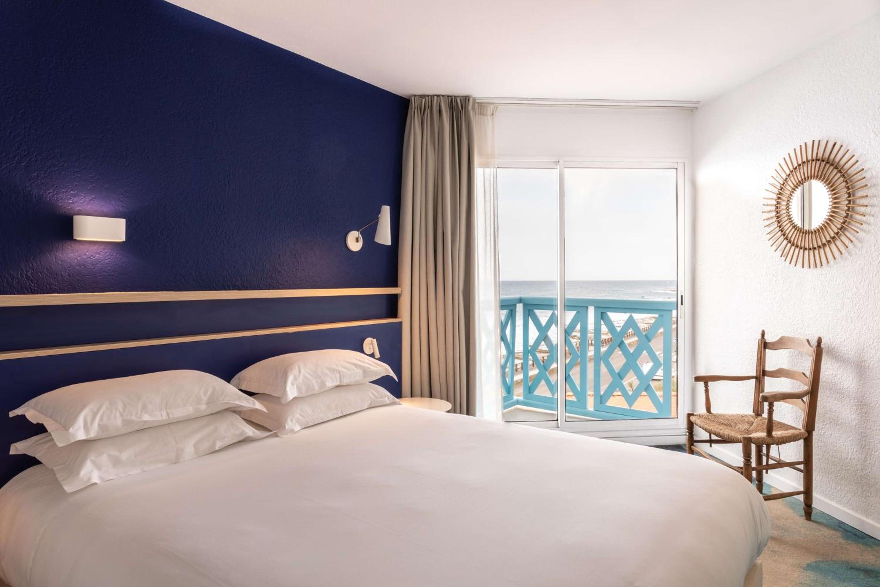 Deluxe Room - Photo 5