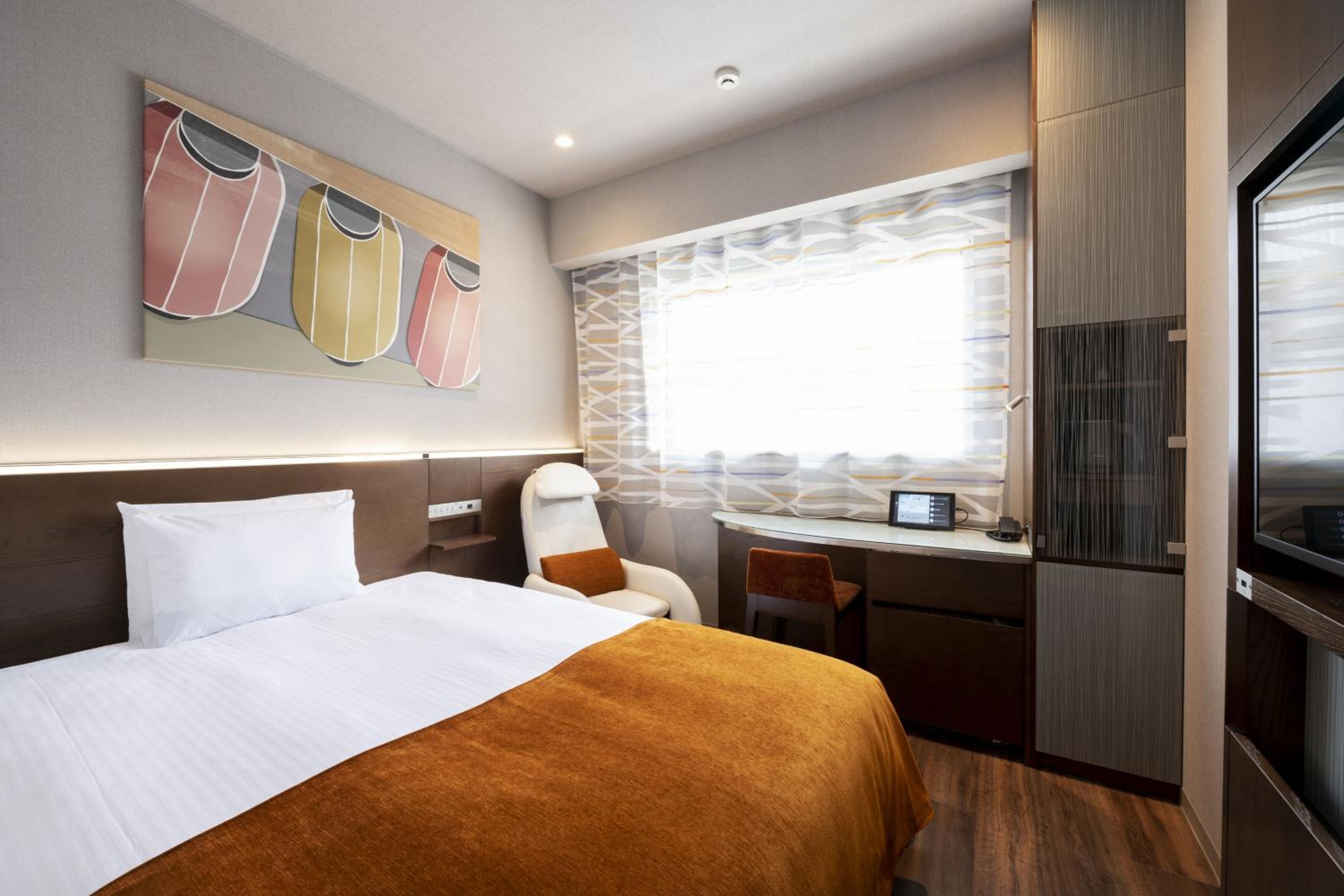 Economy Double Room - Non-Smoking thumbnail 6
