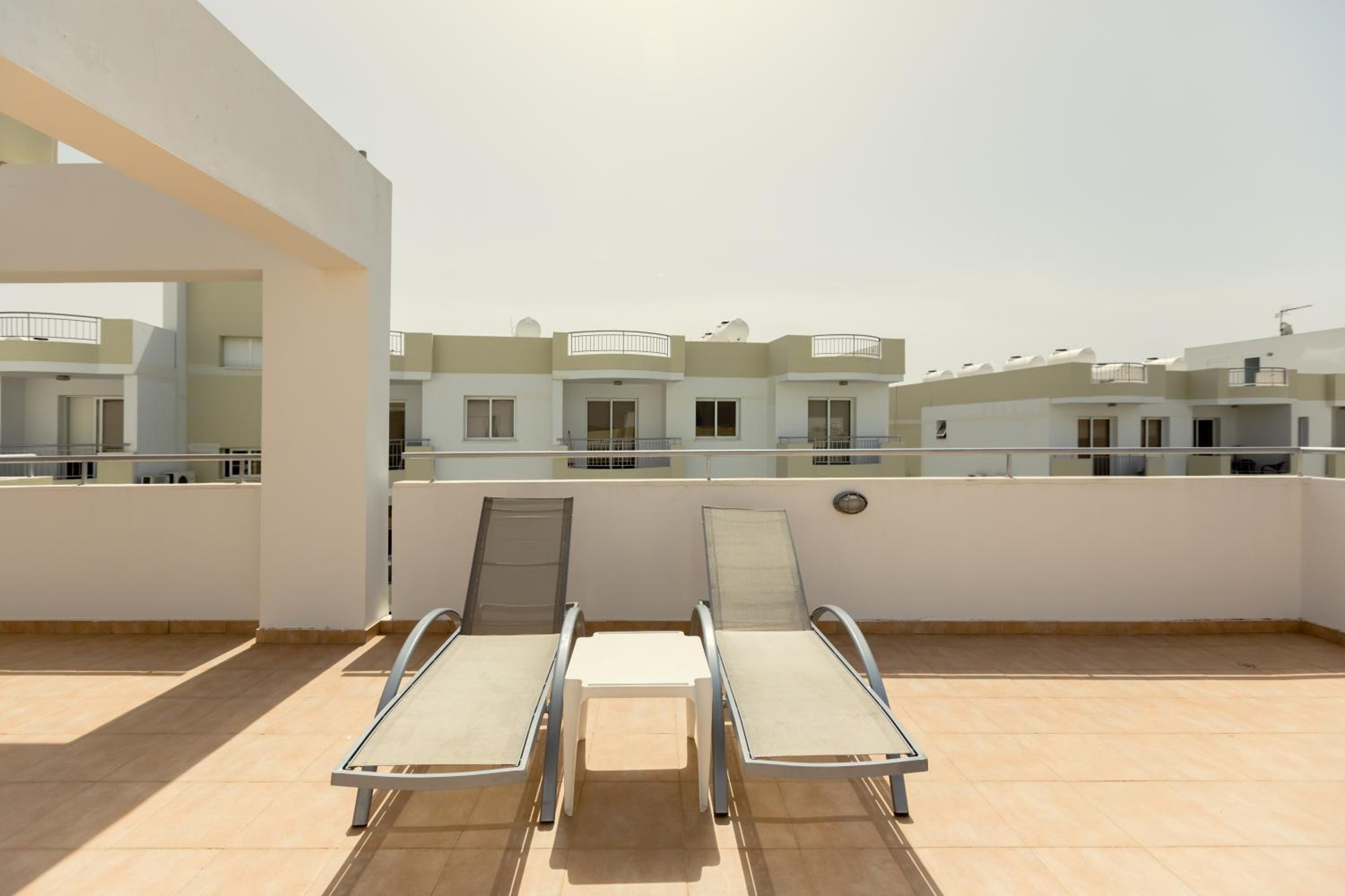 One-Bedroom Apartment with Terrace photo 3