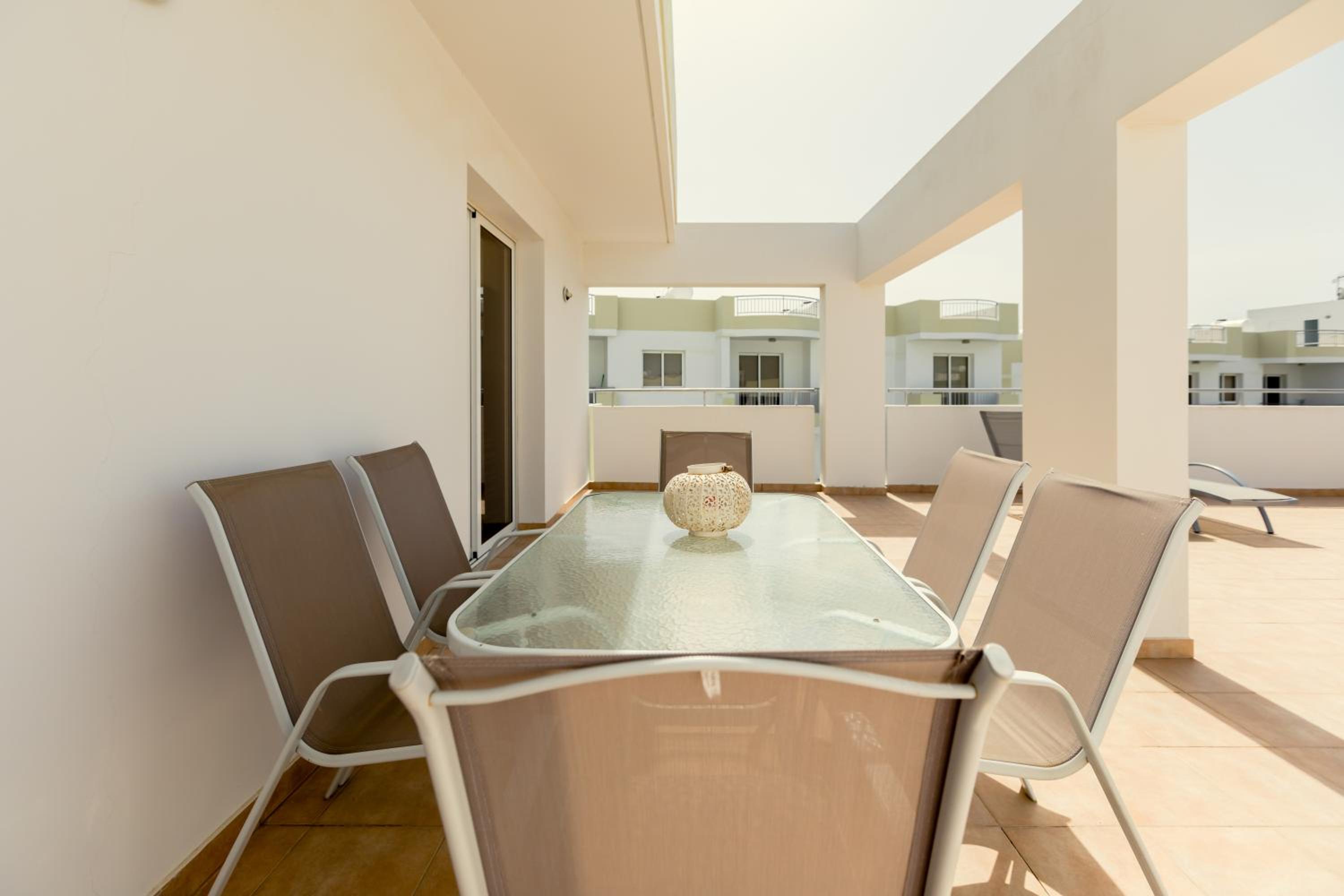 One-Bedroom Apartment with Terrace photo 2