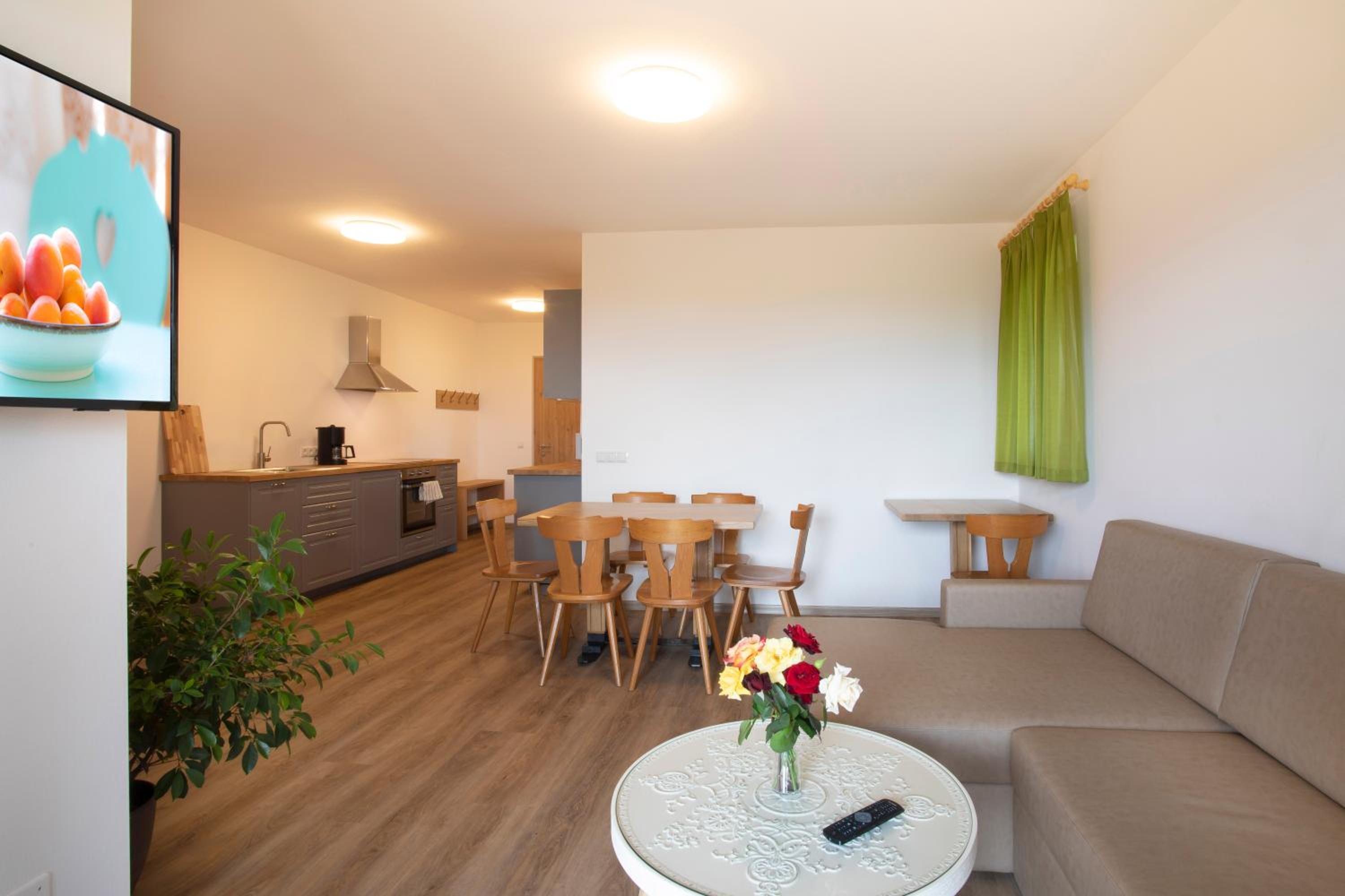 Three-Bedroom Apartment with View photo 2