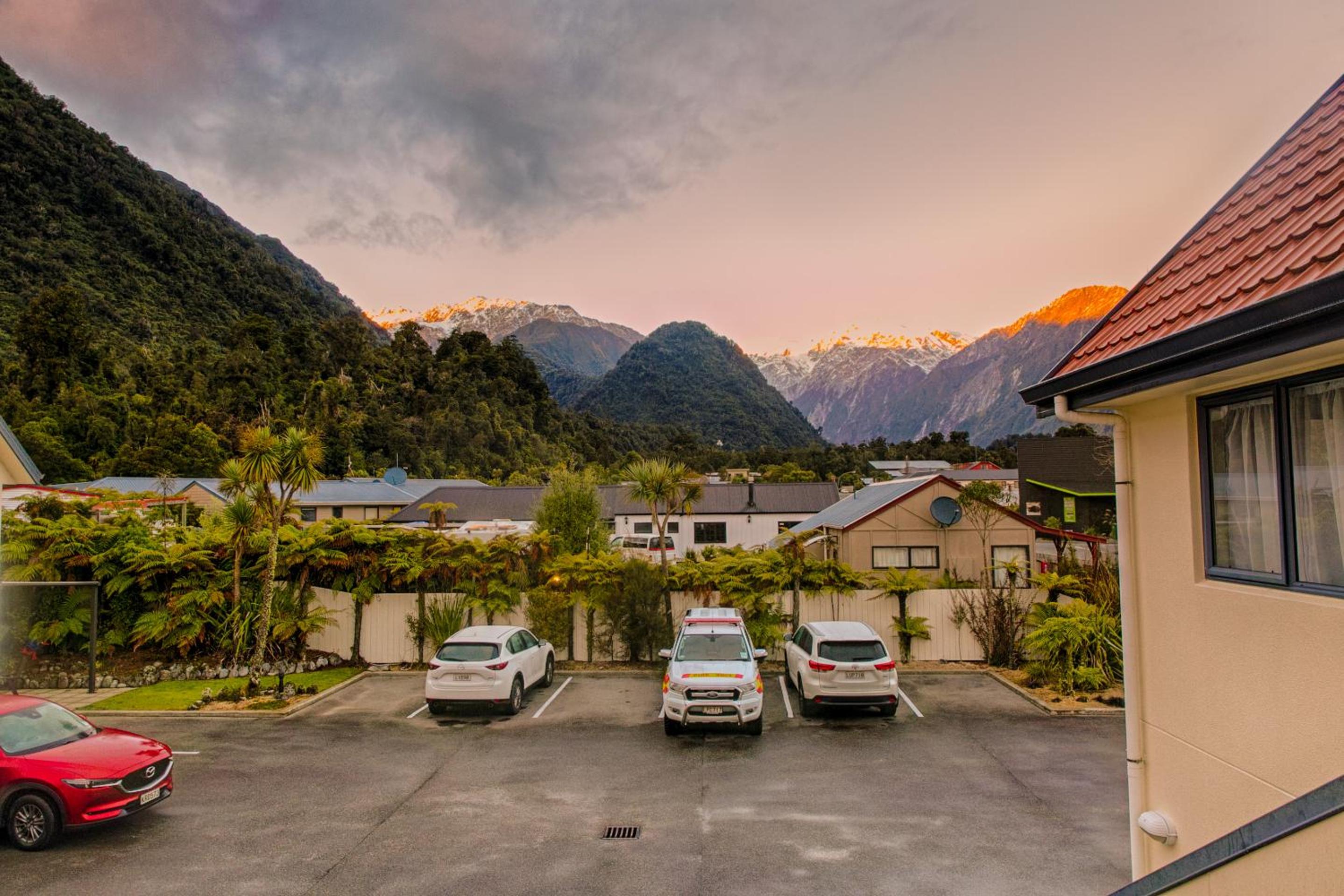 Studio with Mountain View - Photo 9