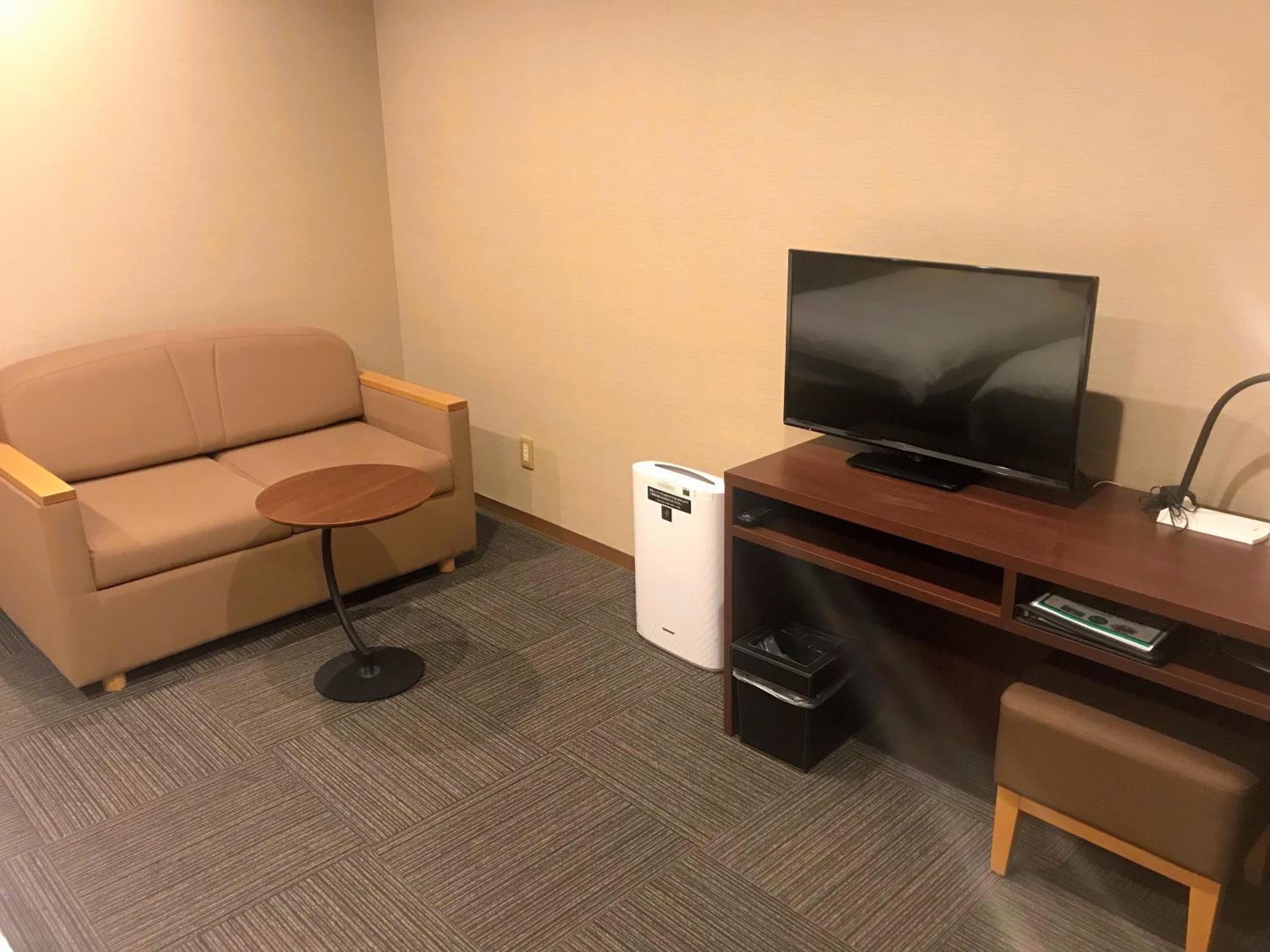 Superior Twin Room with Sofa Bed - Non-Smoking photo 1