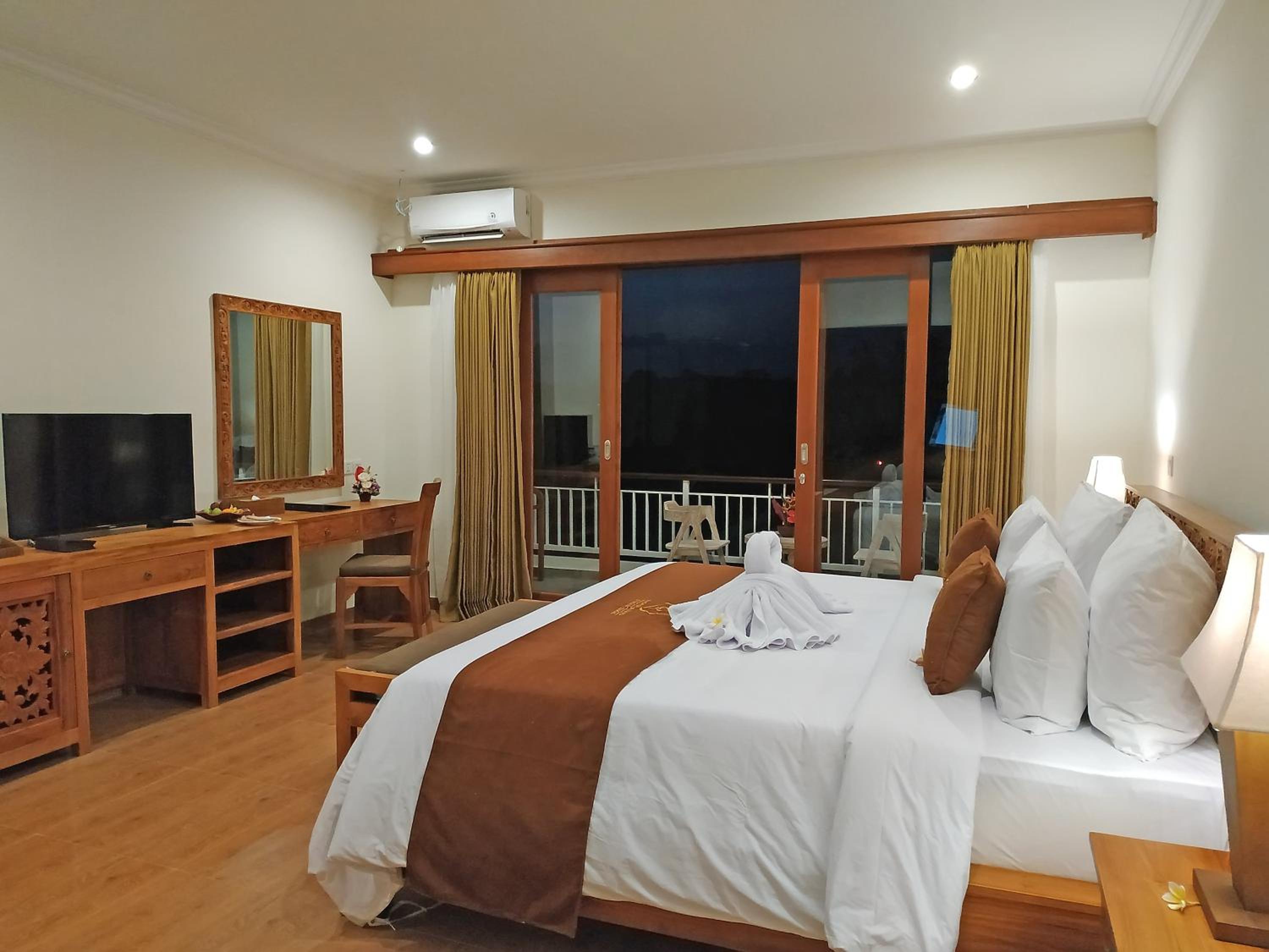 Deluxe Room Balcony with Rice Field View - Photo 19
