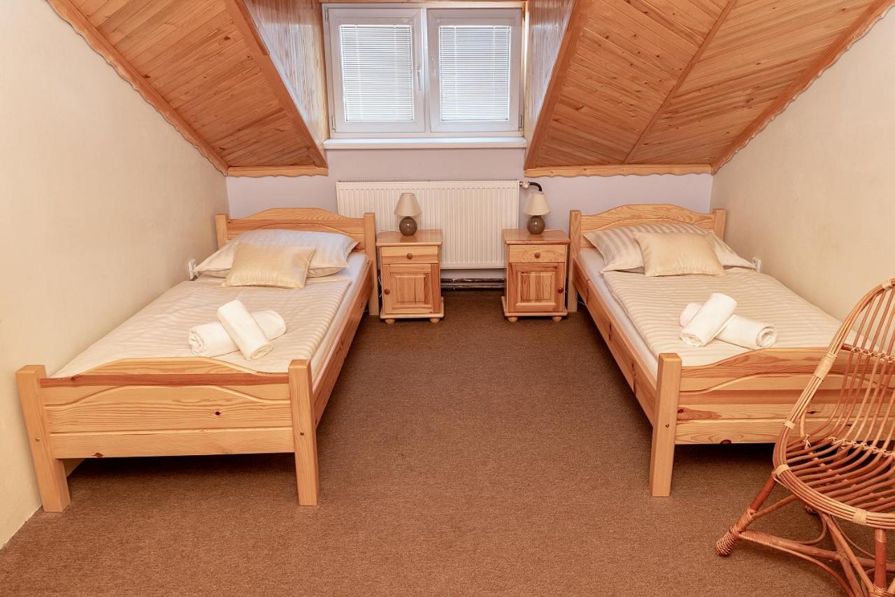Twin Room with Private External Bathroom - Photo 9