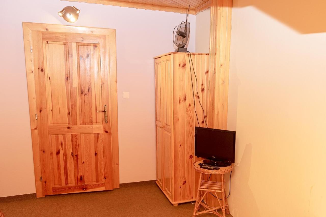 Twin Room with Private External Bathroom - Photo 3
