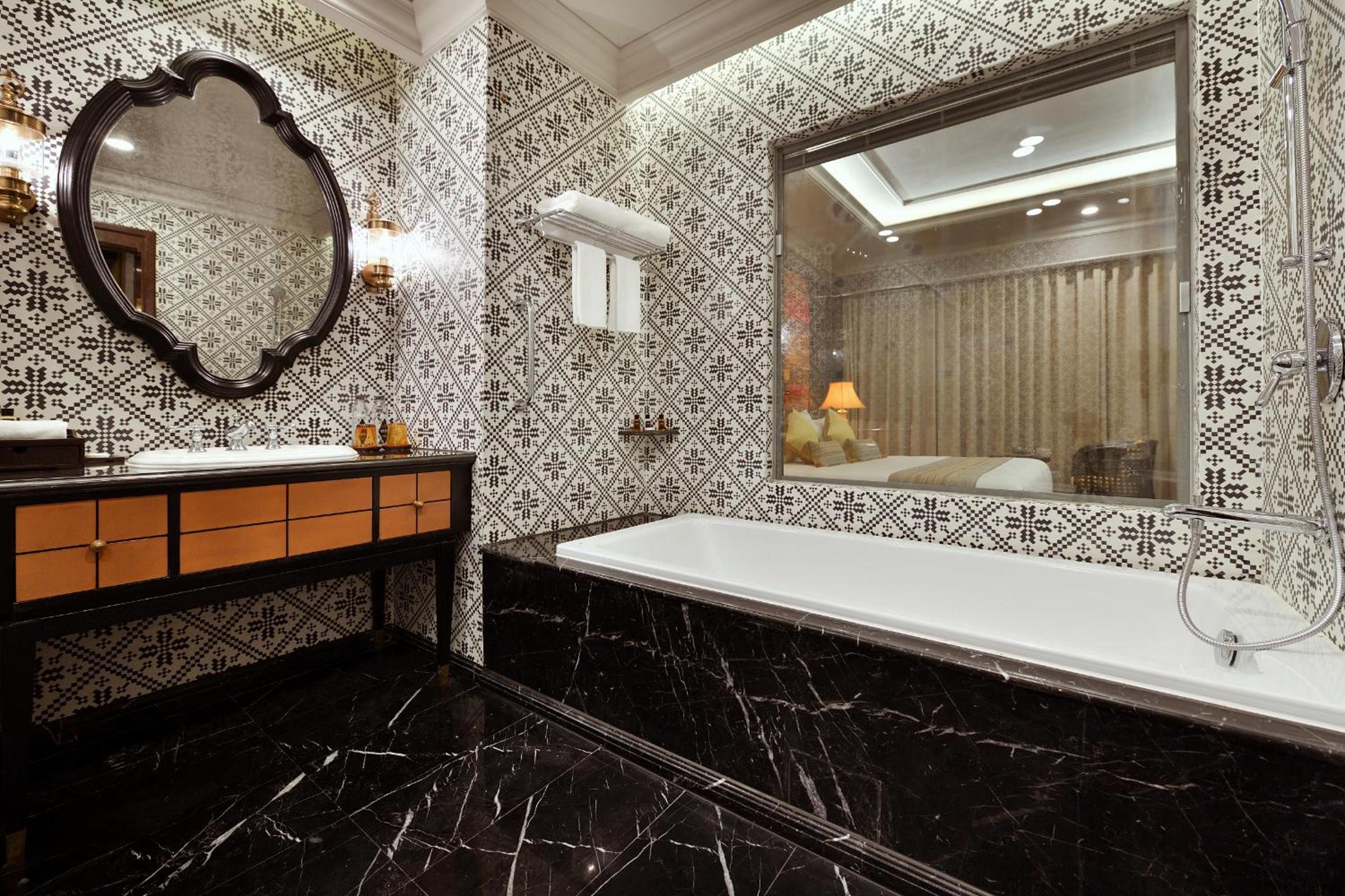 Ambassador Suite photo 3
