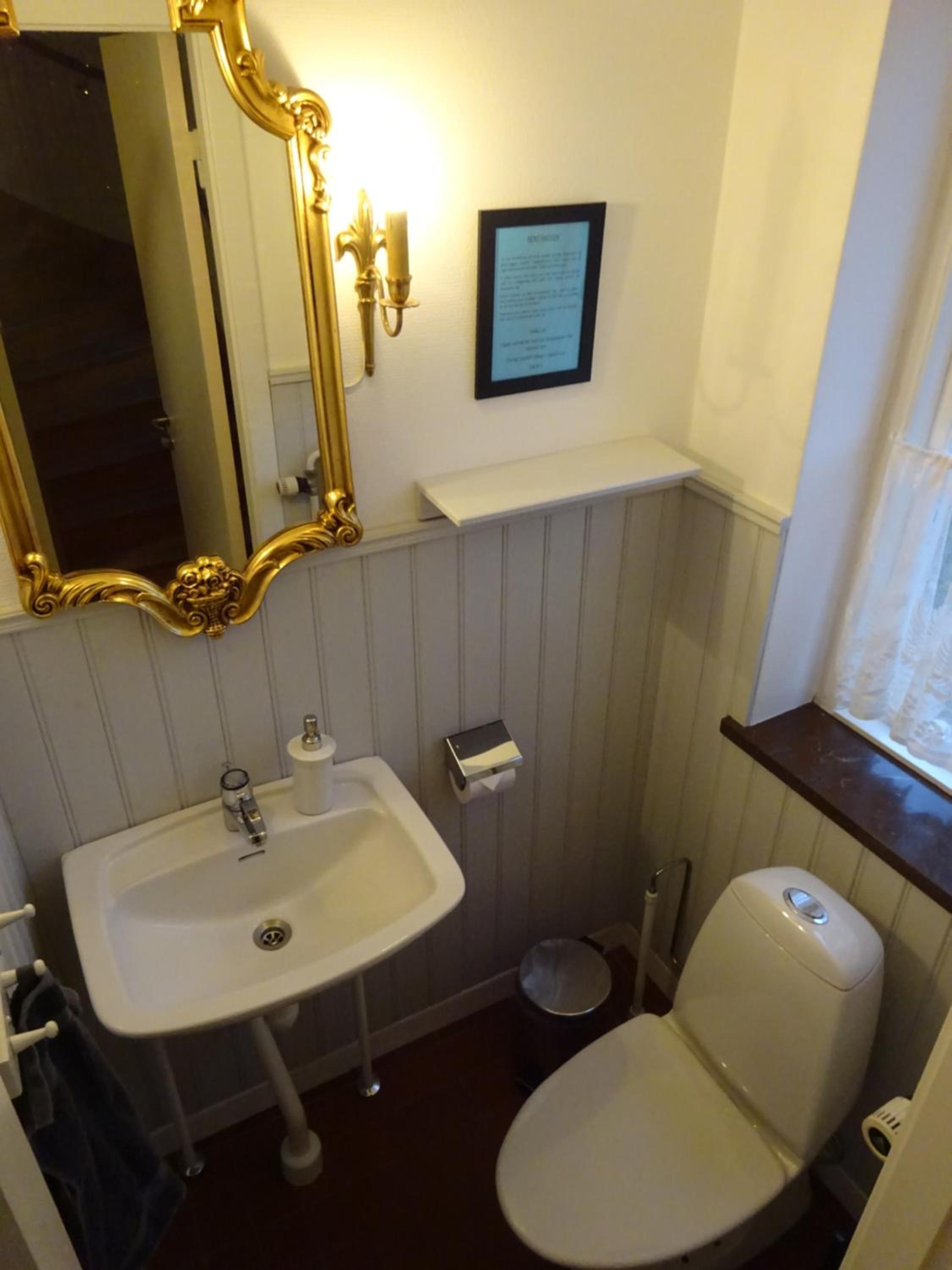 Standard Twin Room with Shared Bathroom photo 3