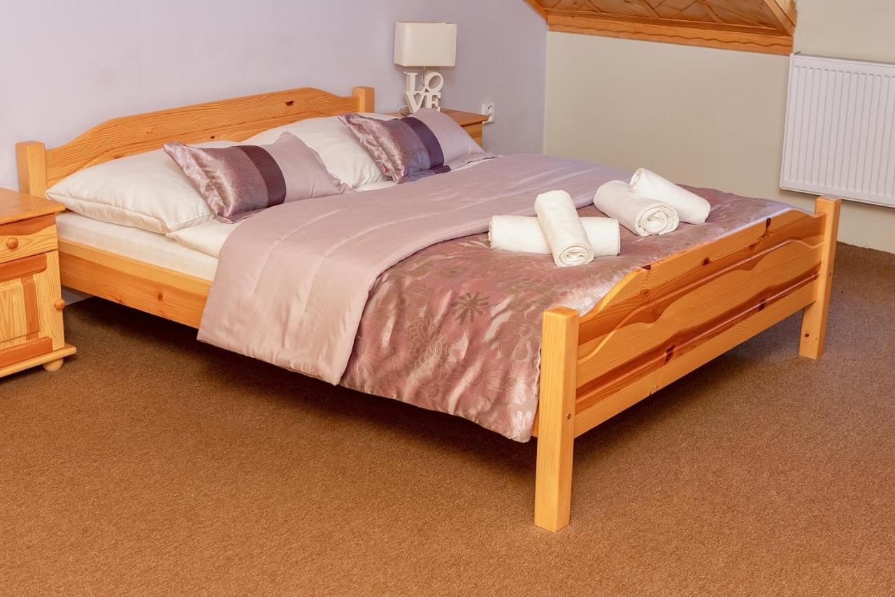 Economy Triple Room - Photo 10
