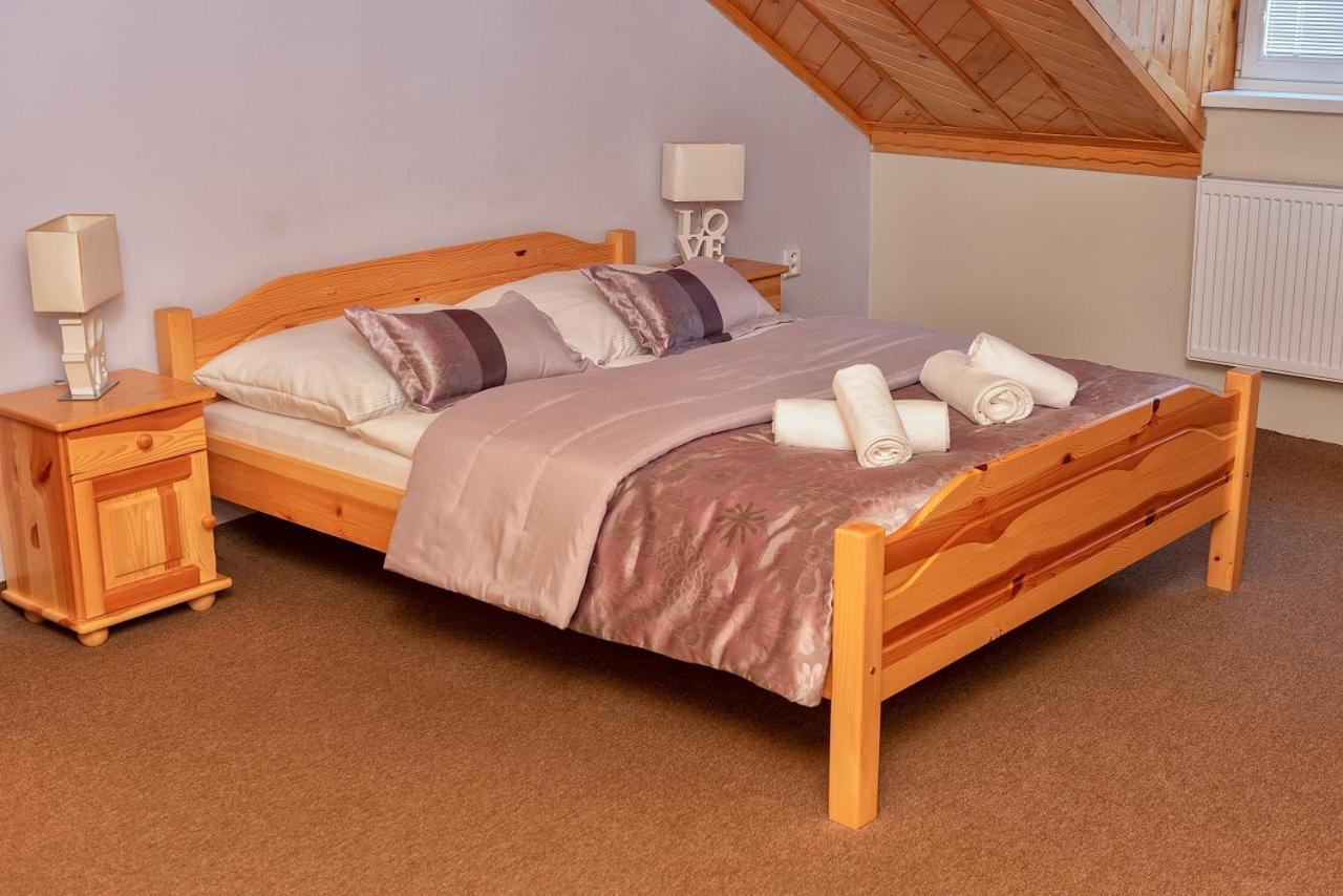 Economy Triple Room - Photo 17