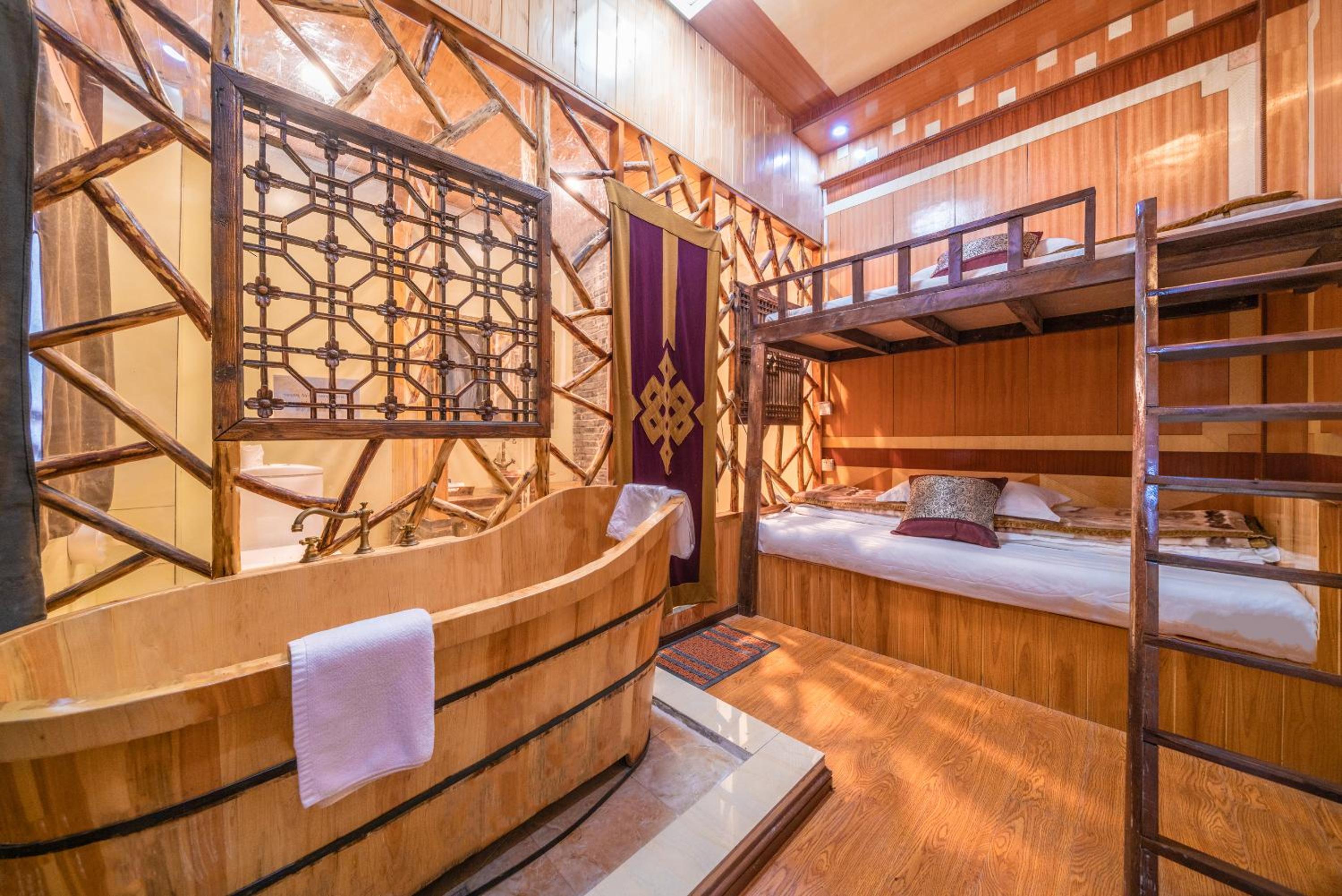 Deluxe Family Suite photo 2