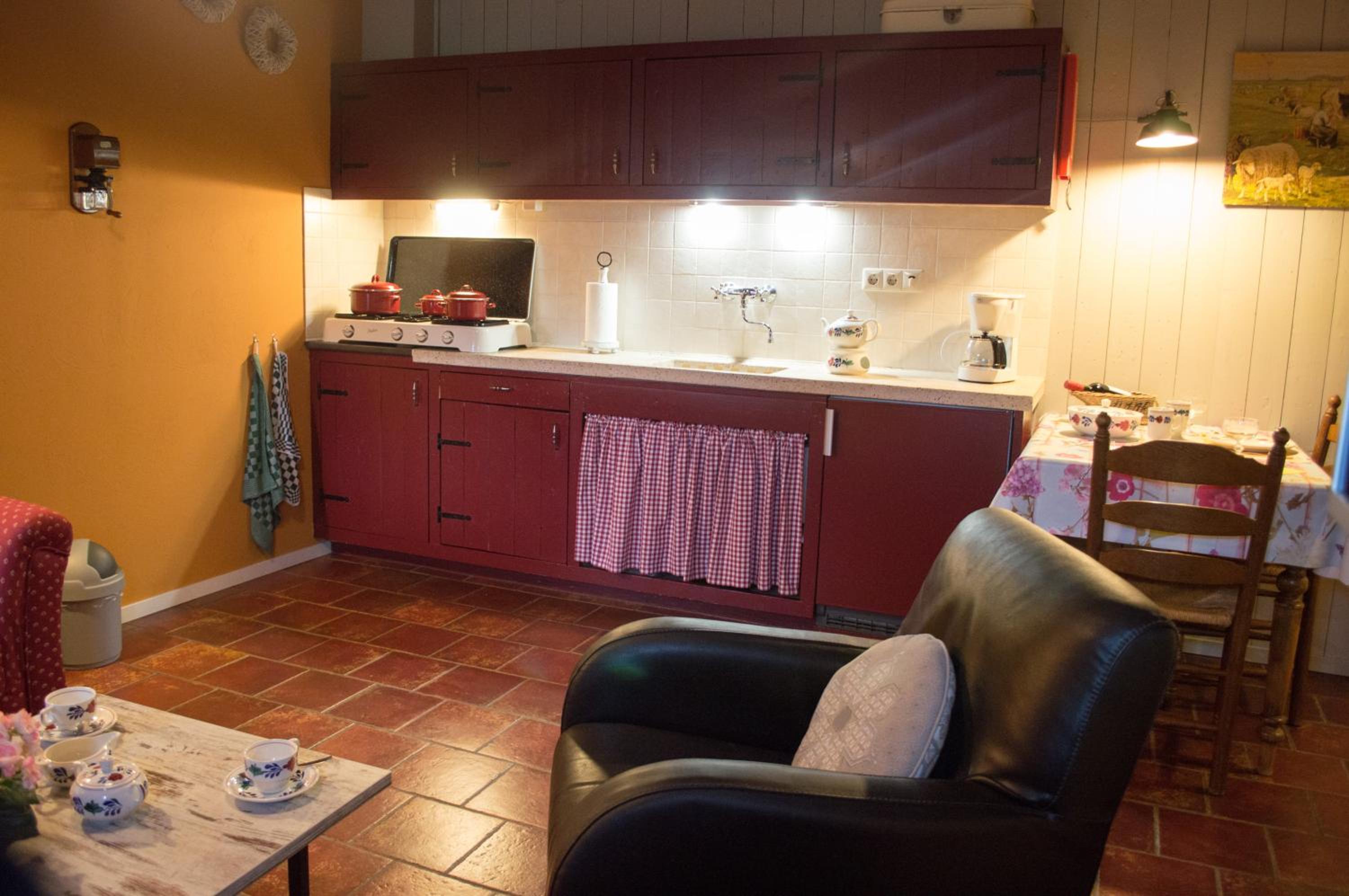 One-Bedroom Apartment - Photo 7