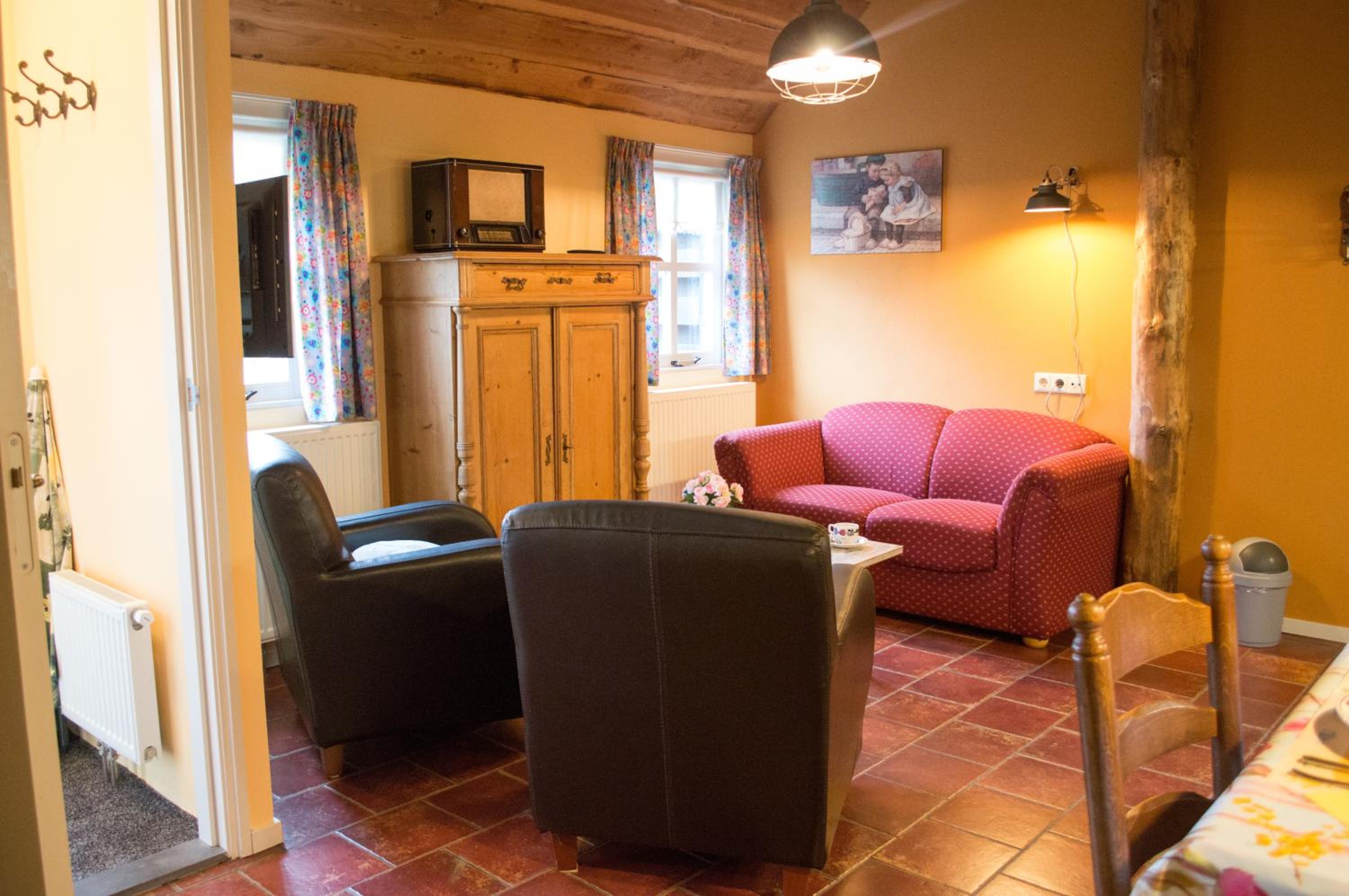 One-Bedroom Apartment - Photo 9