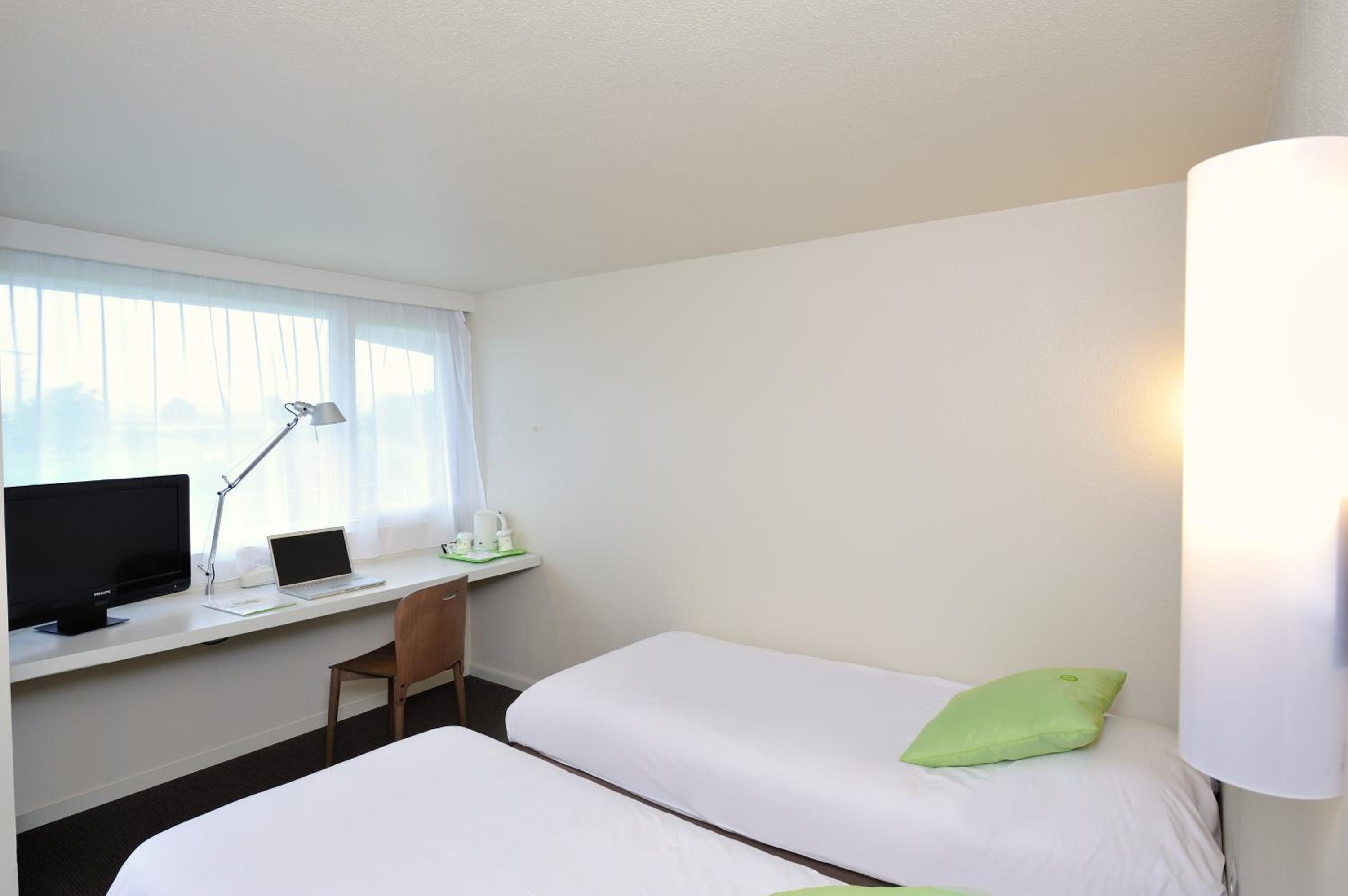 Standard Twin Room - Photo 3