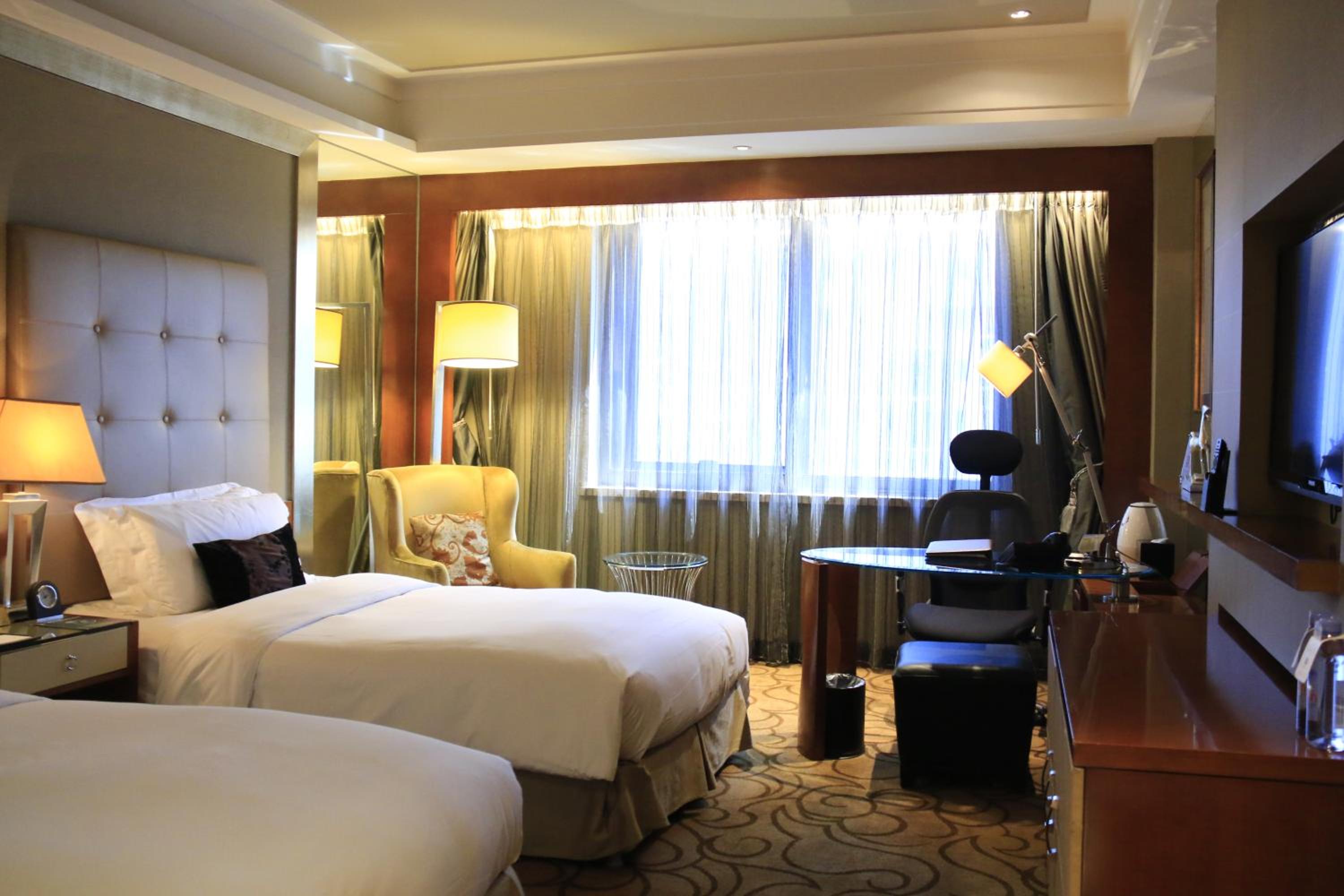 Club Sofitel Luxury Room with Twin Bed