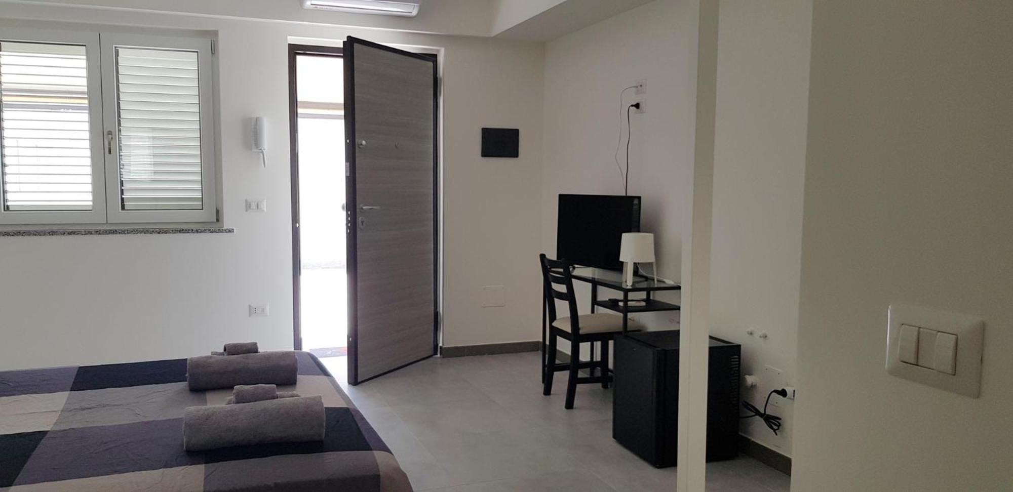 Deluxe Double Room - Photo 22