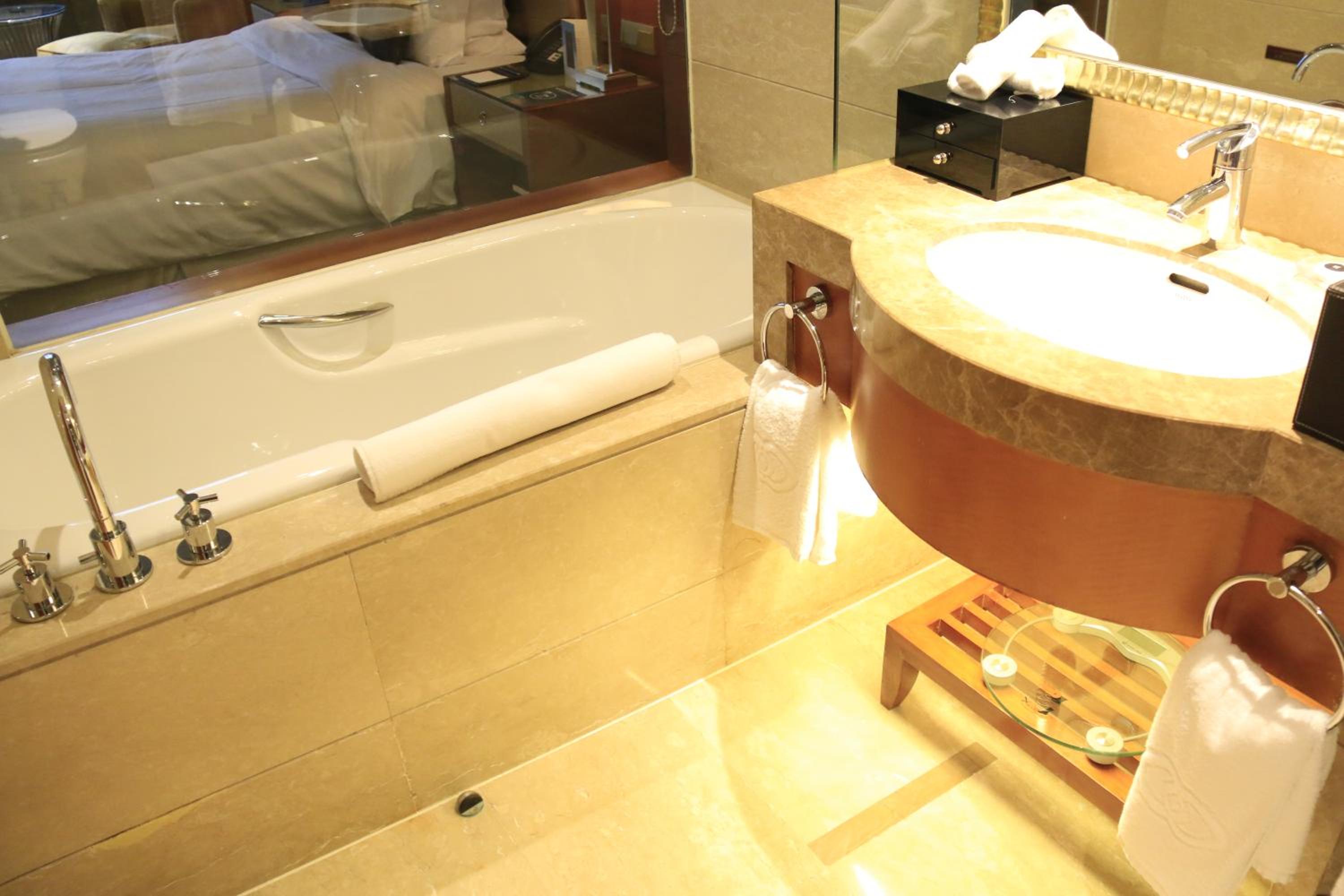 Club Sofitel Luxury Room with Twin Bed photo 3