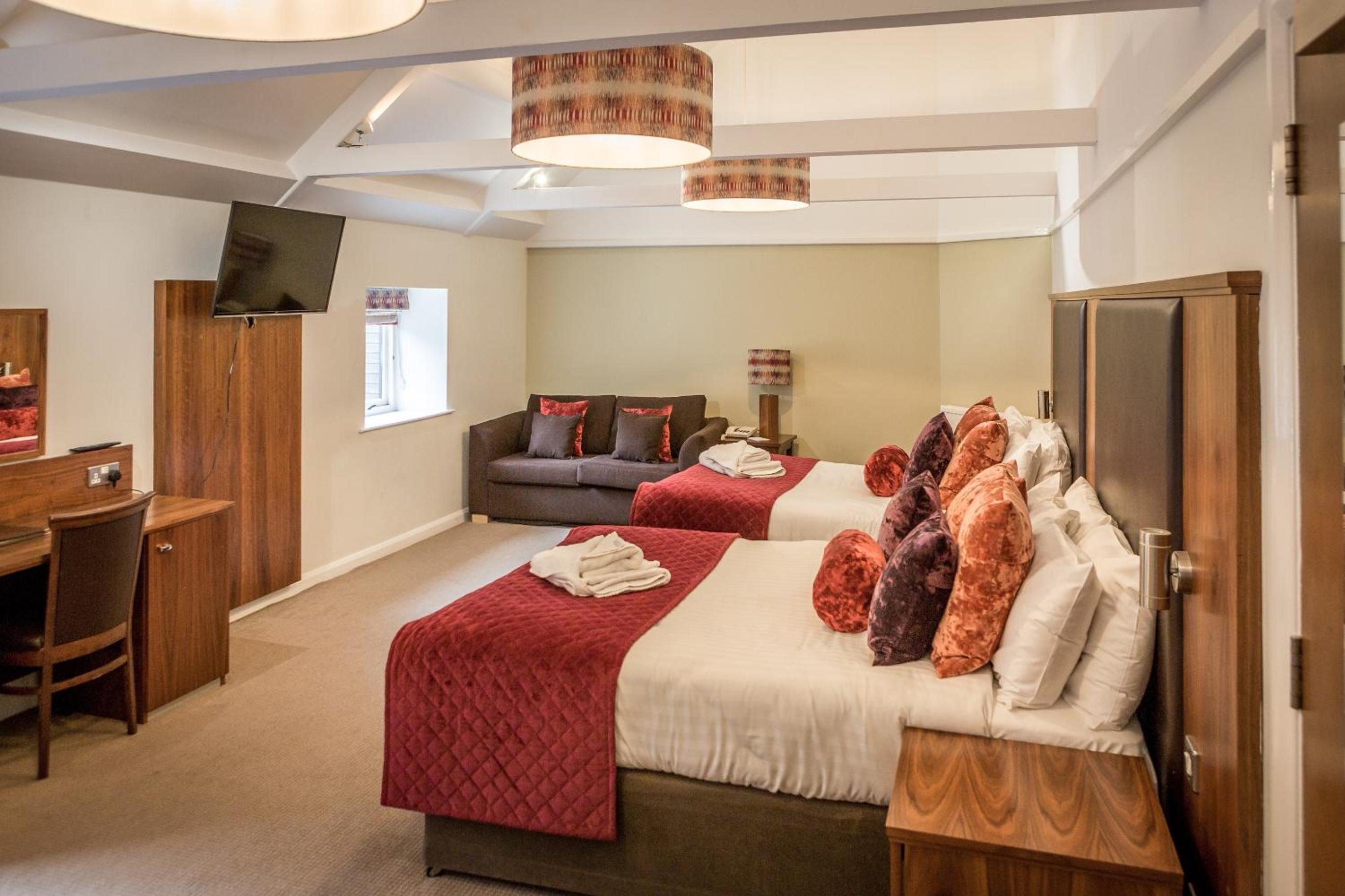 Superior Room with Two Double Beds and Sofa Bed - Non-Smoking photo 3