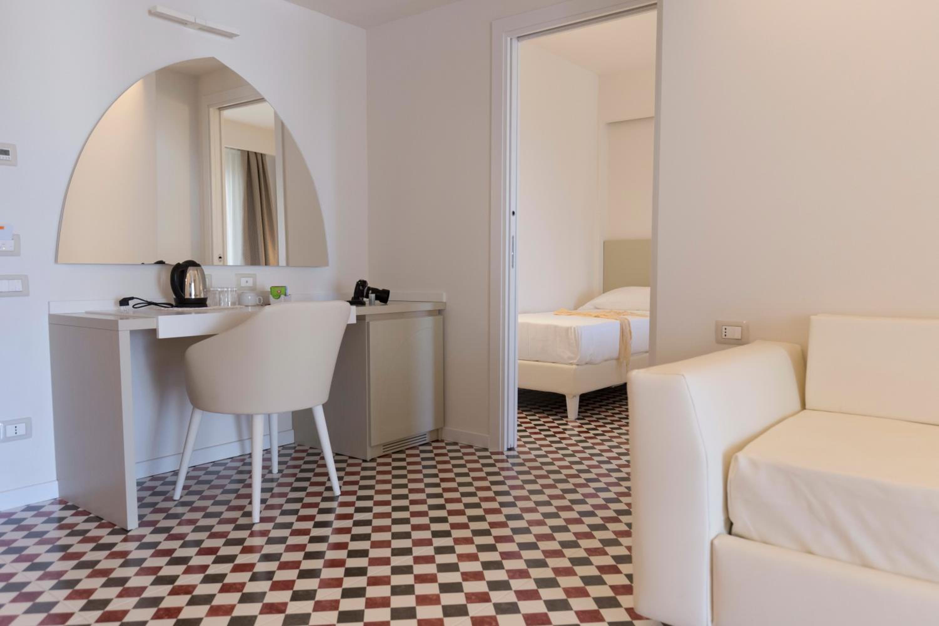 Deluxe Junior Suite - Photo 2