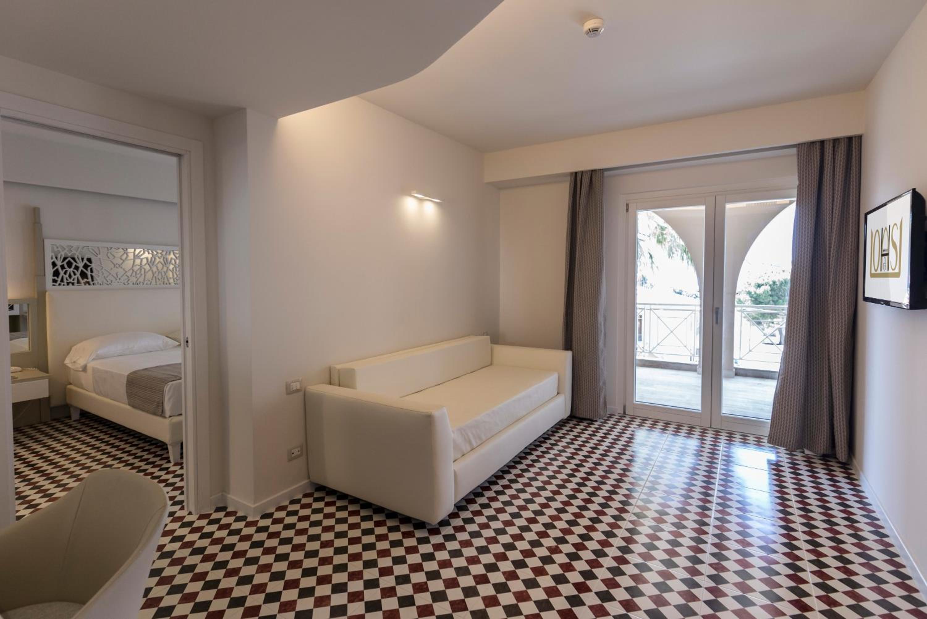 Deluxe Junior Suite - Photo 3