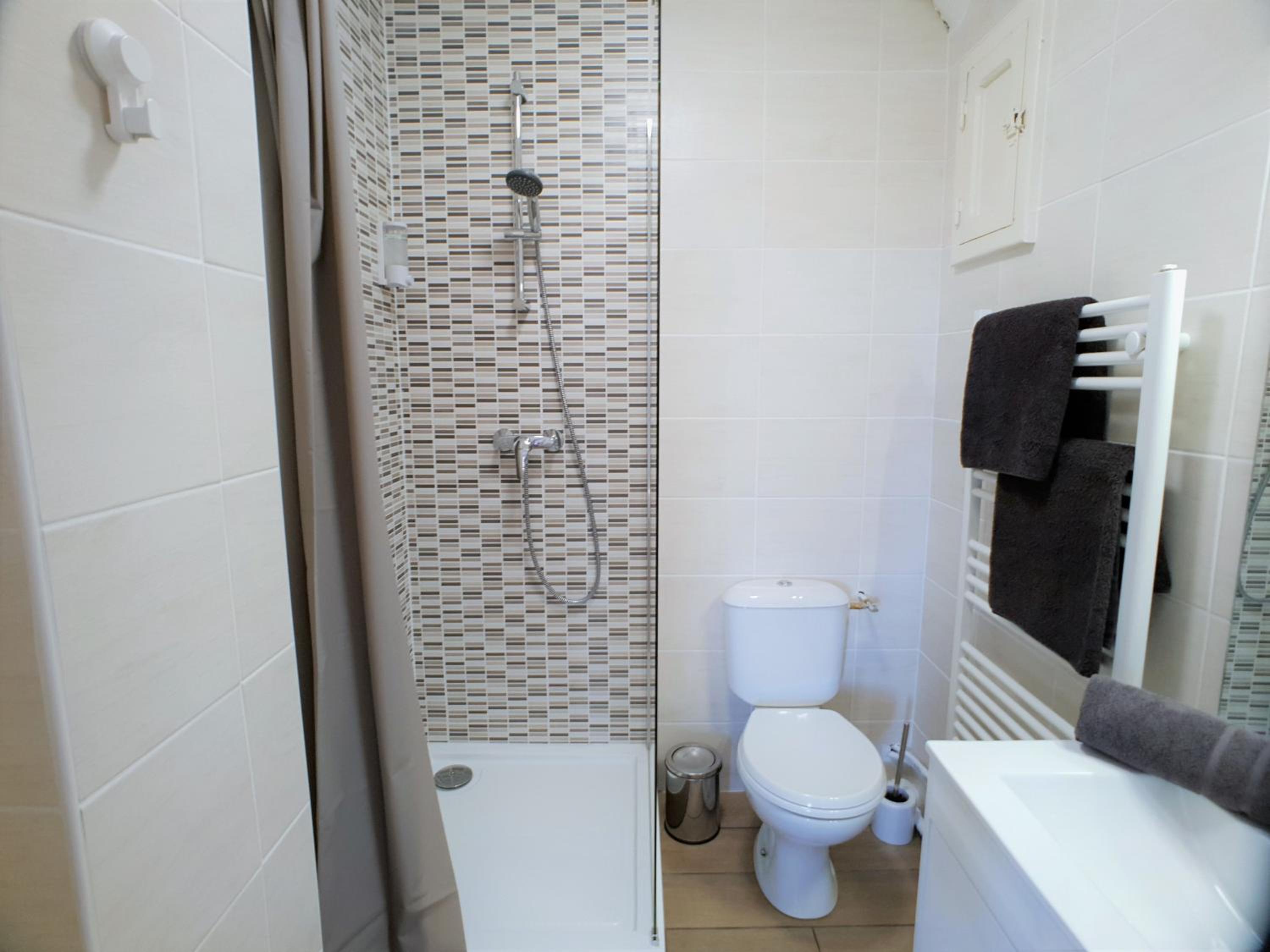 One-Bedroom Apartment - Photo 5