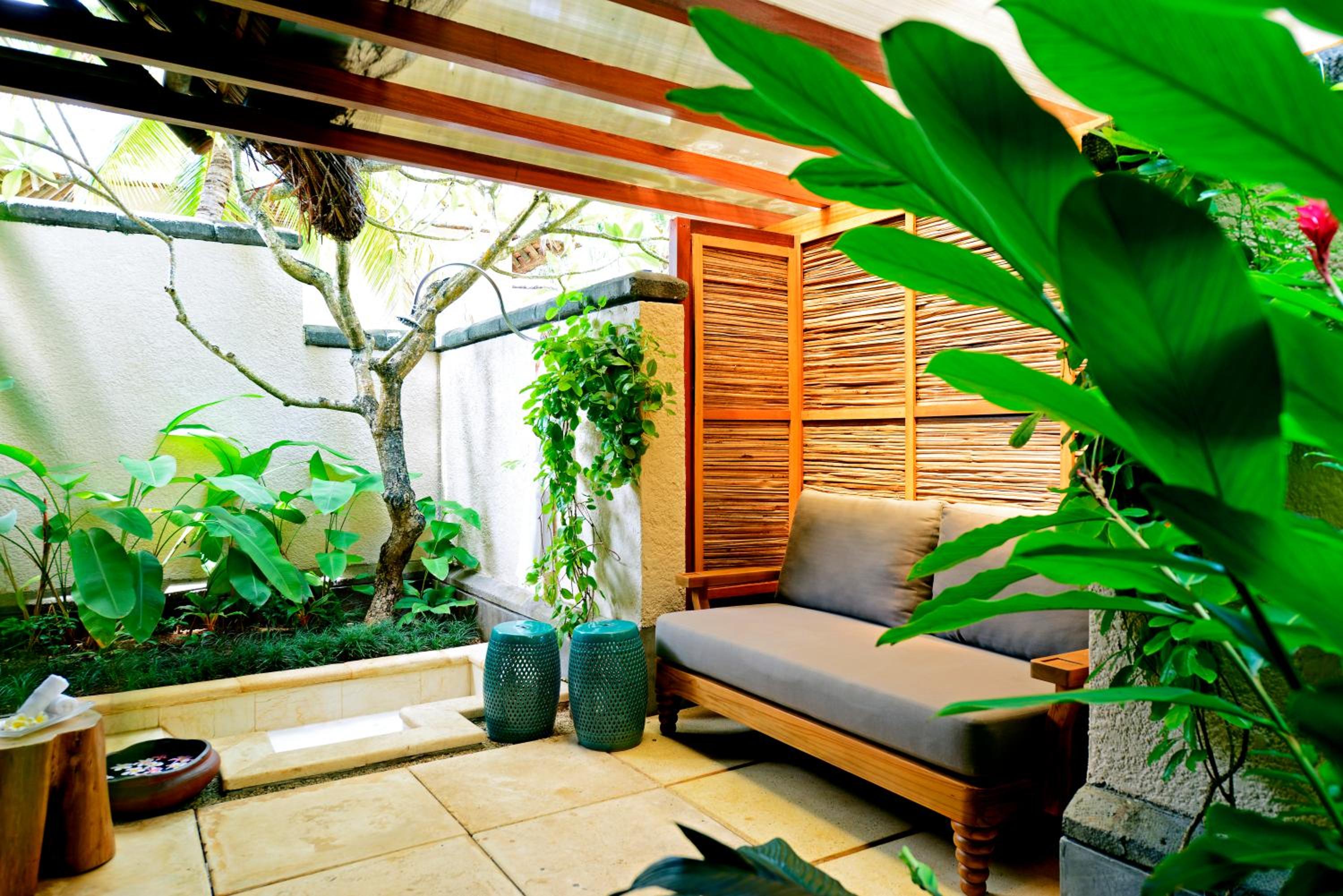 Villa de Tres Habitaciones con Piscina y Vista al Jardín
