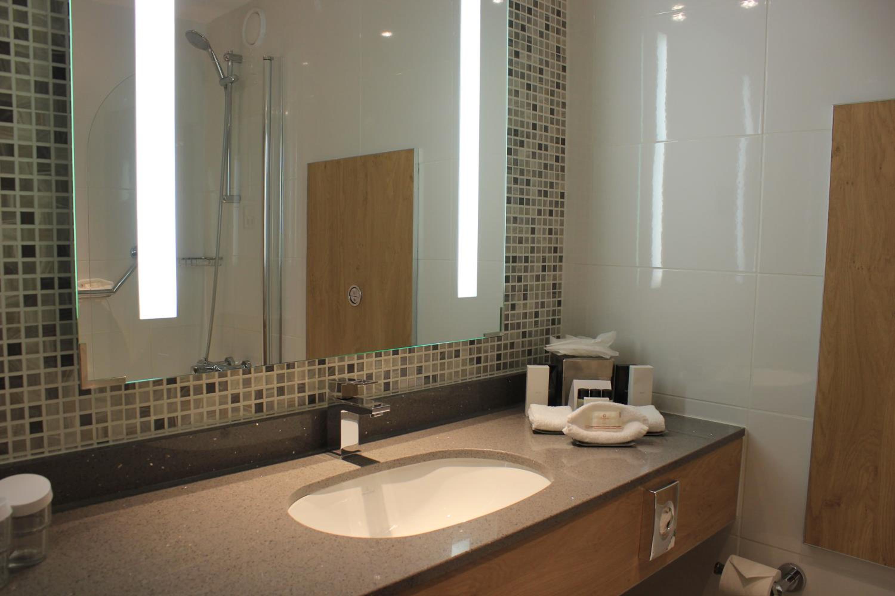 Standard Double Room thumbnail 5
