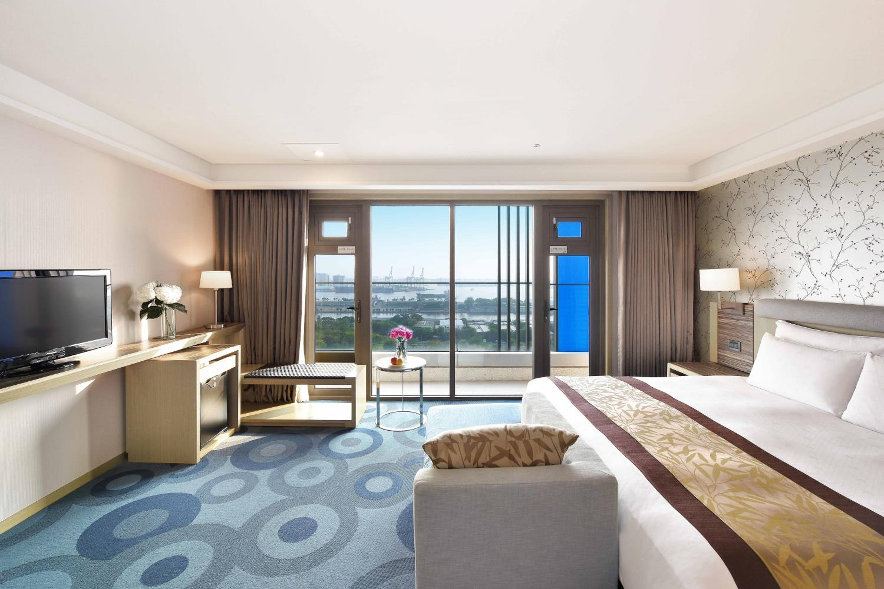 Superior Double Room with Harbor View thumbnail 5