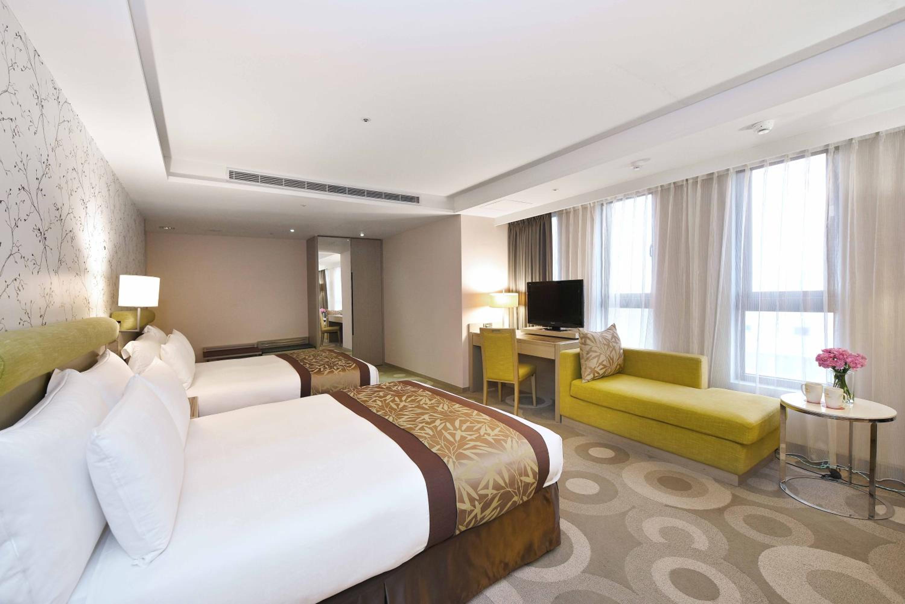 Deluxe Family Suite