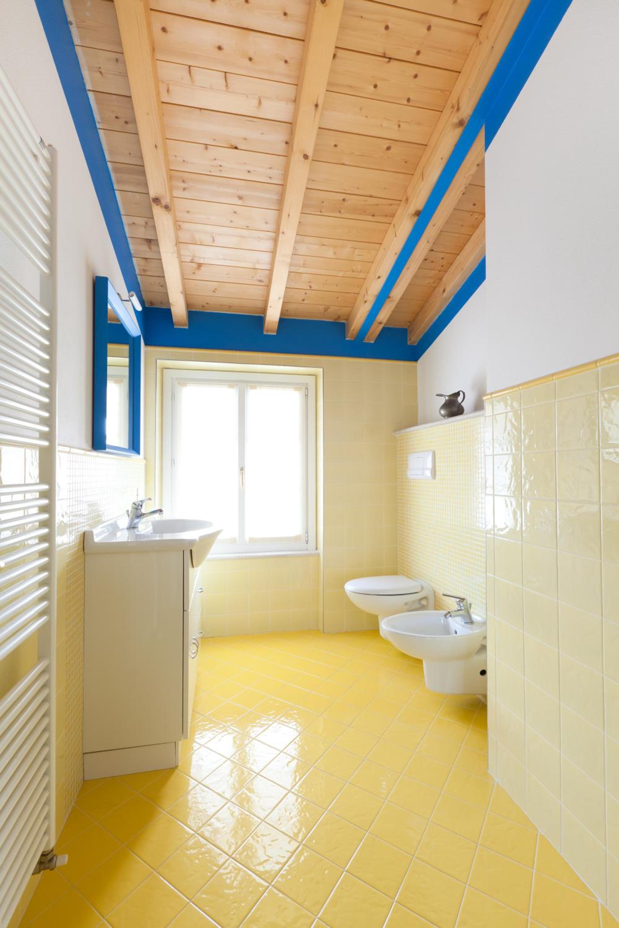 Large Two-Bedroom Apartment with Lake View photo 2