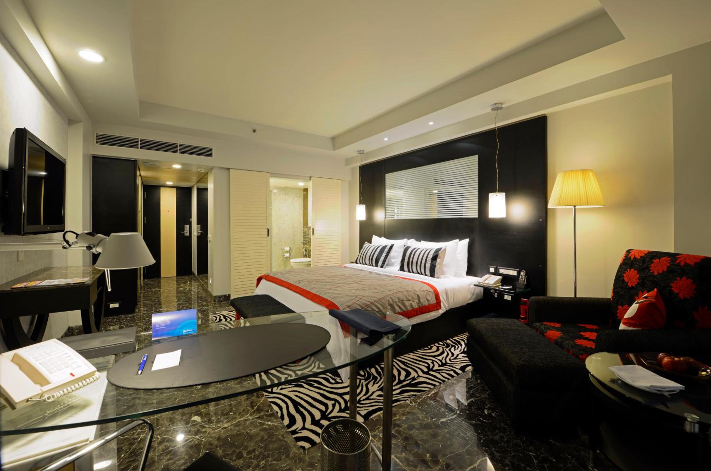 Business Class High Floor City View Room - 15% off on Food & Beverage services photo 2