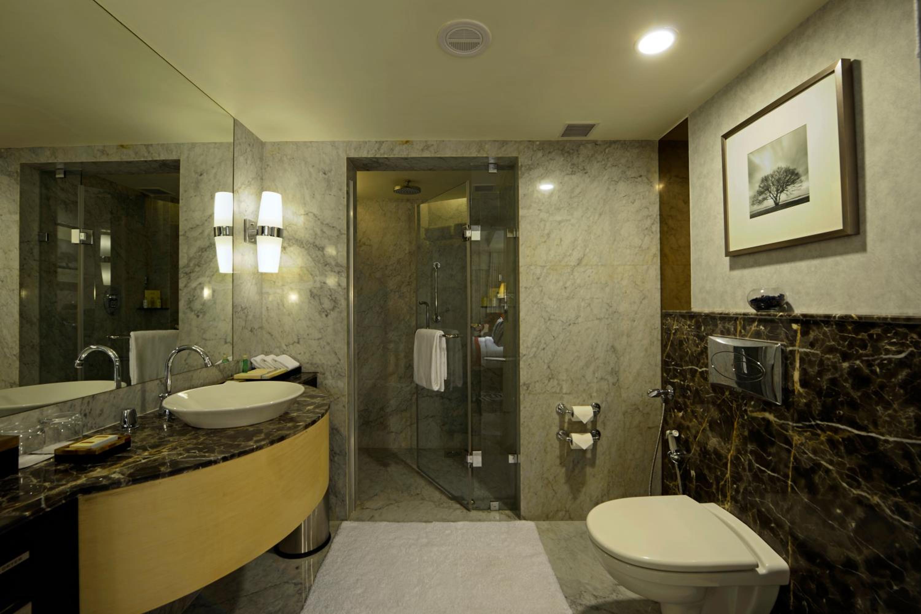 Business Class High Floor City View Room - 15% off on Food & Beverage services photo 3