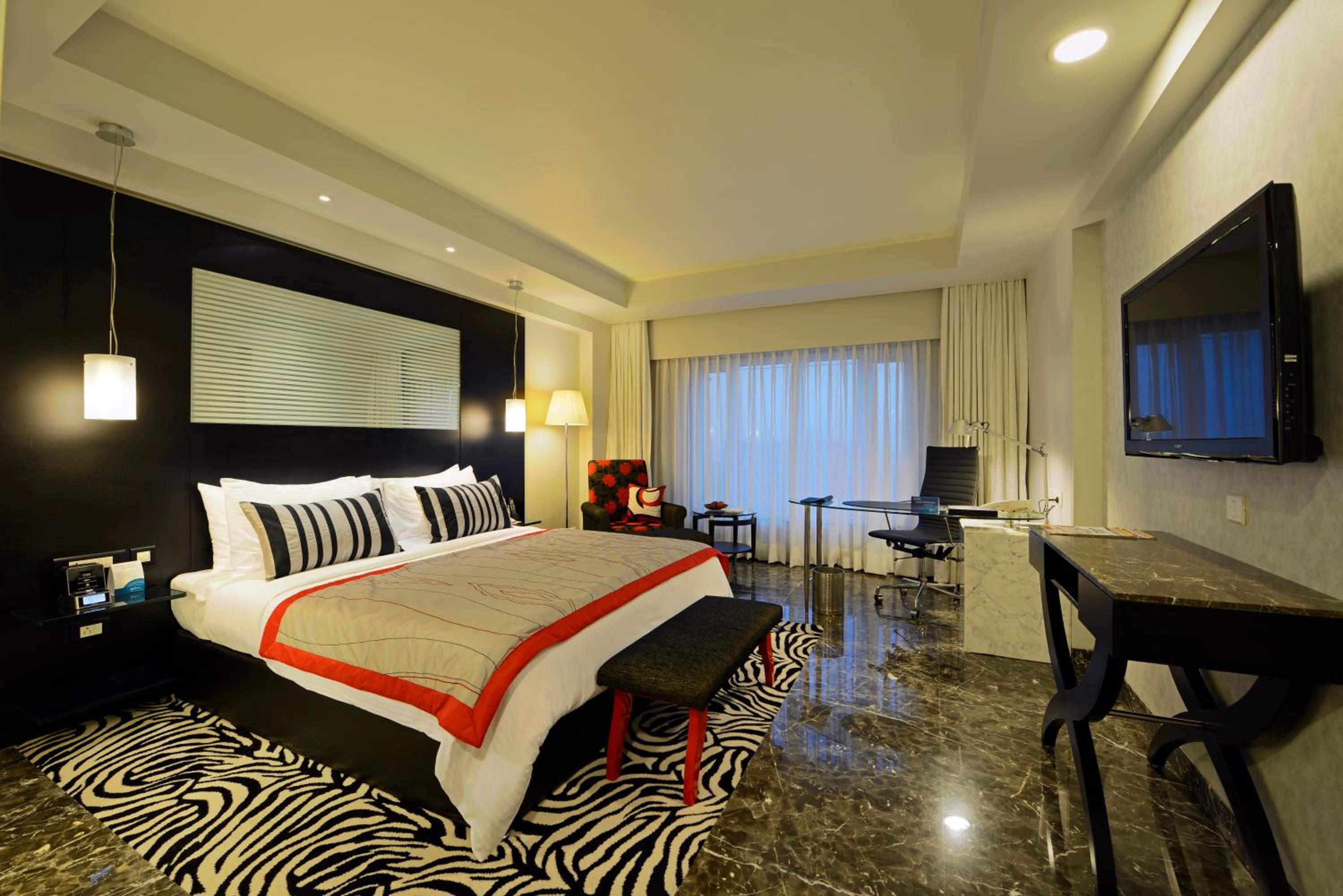 Business Class High Floor City View Room - 15% off on Food & Beverage services photo 1