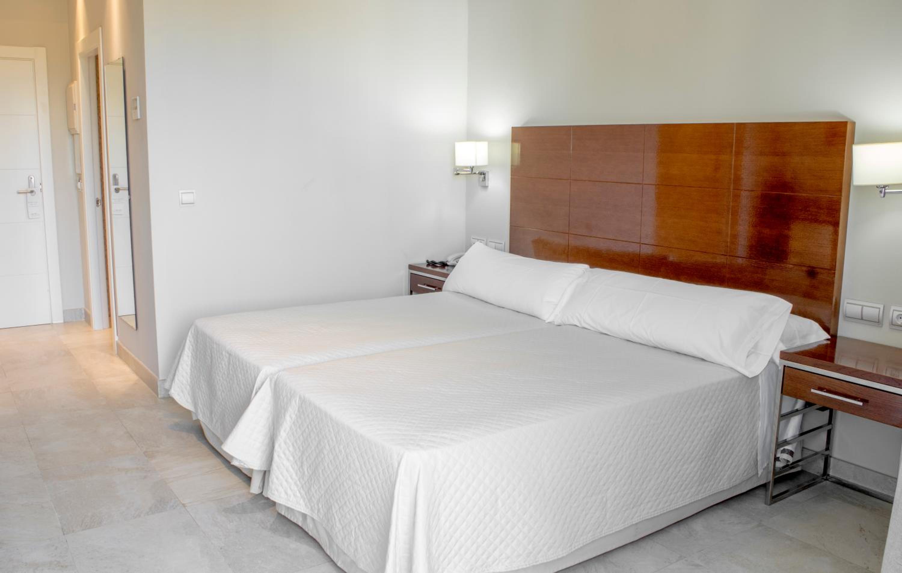 Superior Double or Twin Room with Terrace photo 3
