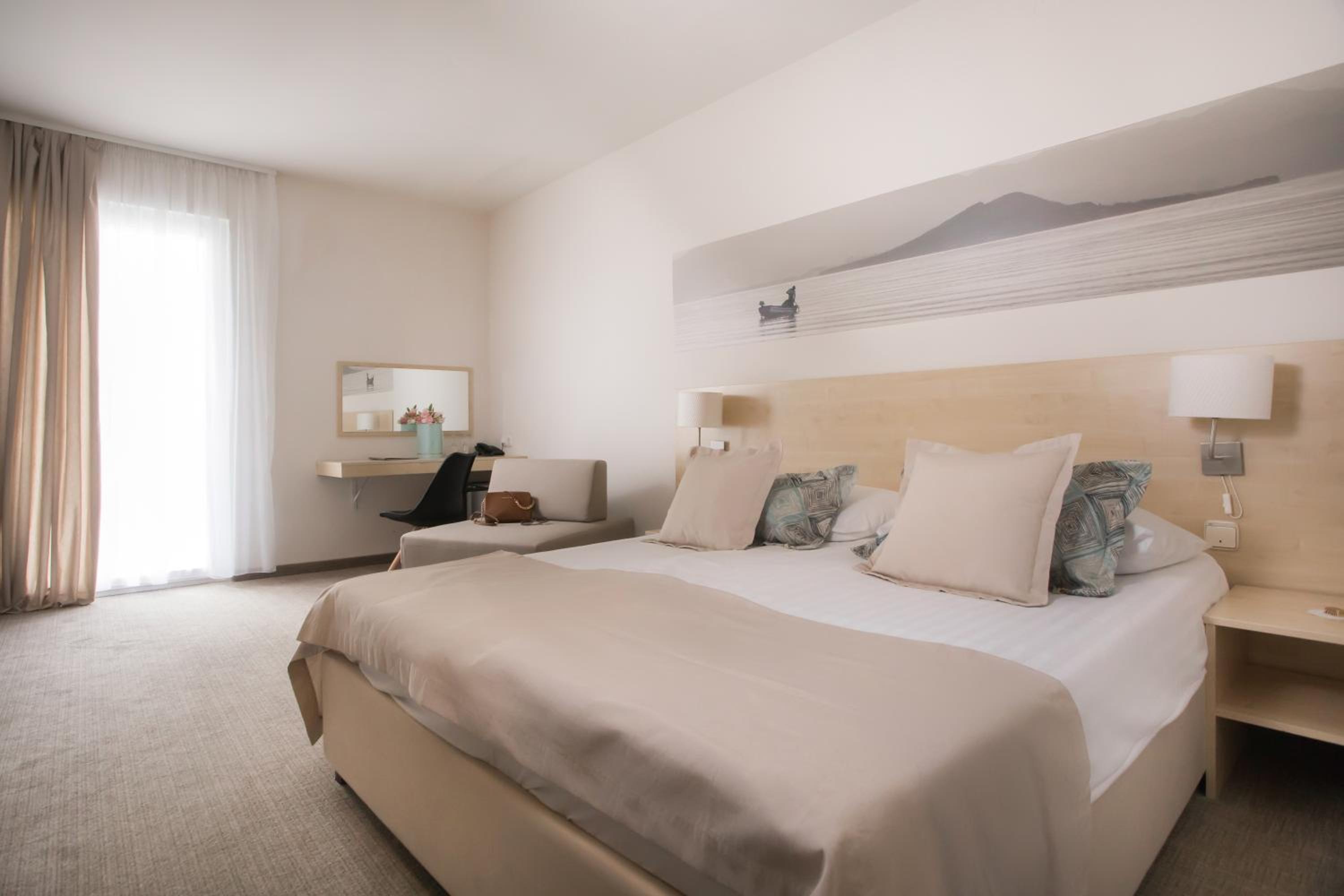 Classic Double Room with Balcony - Sea Side photo 2