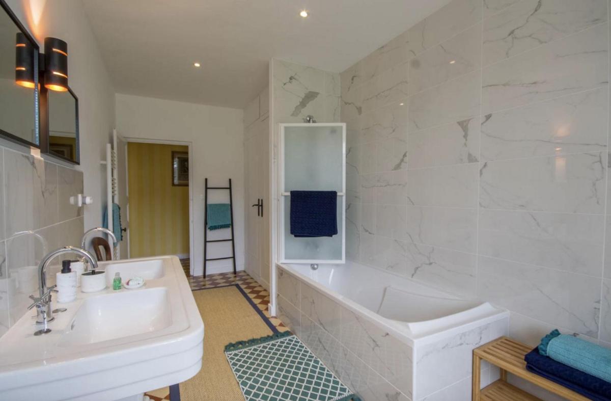 Deluxe Double Room with Bath photo 3
