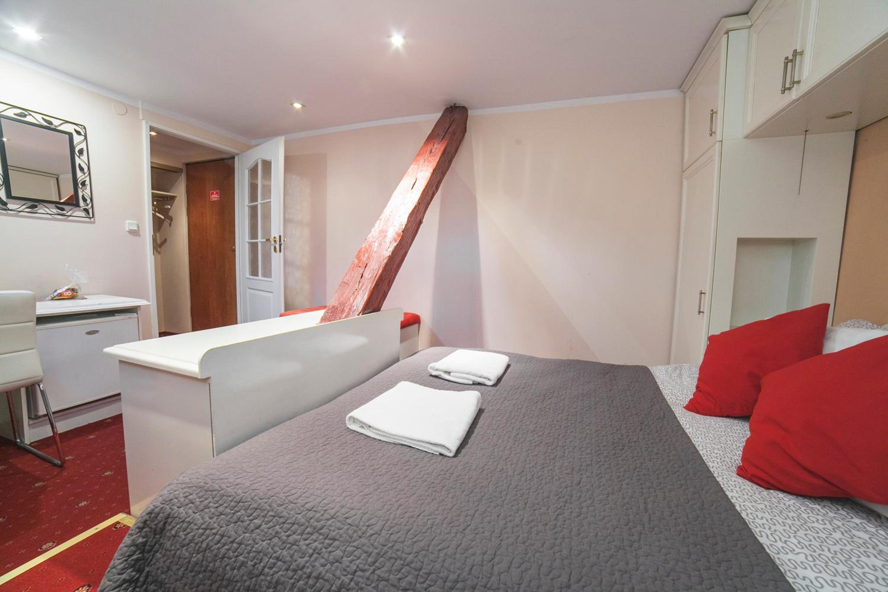 Standard Double or Twin Room photo 1