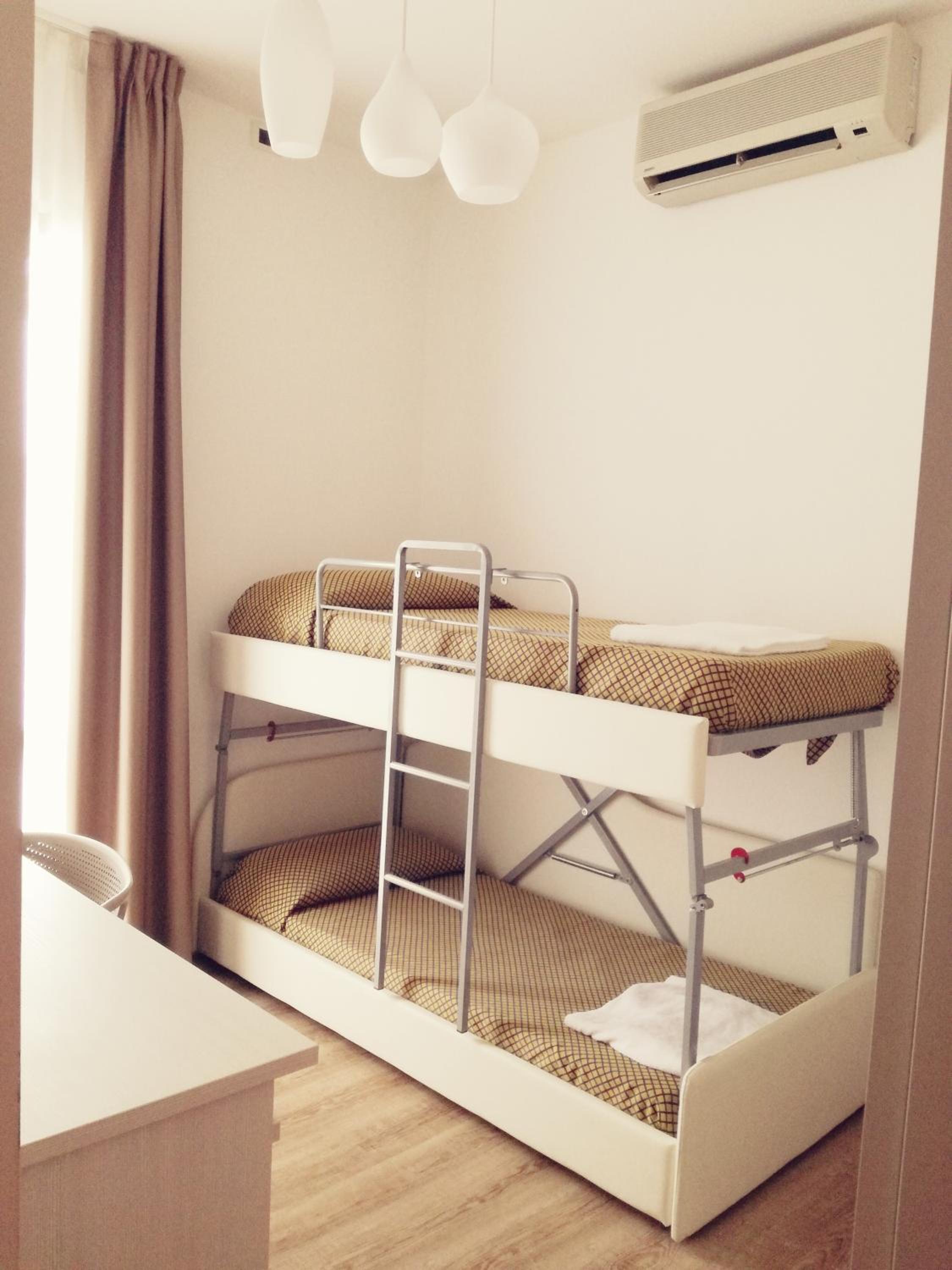 Junior Suite with Partial Sea View - Photo 4