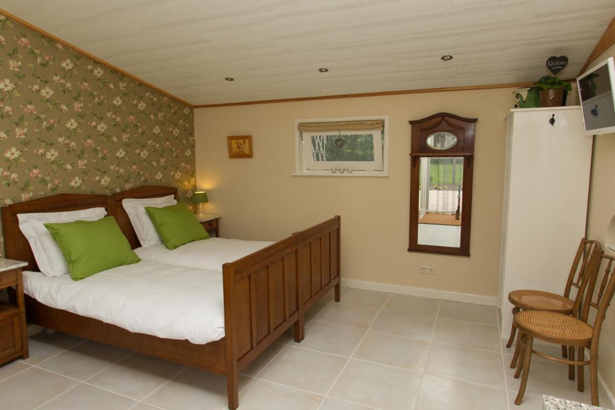 Double Room with Private Bathroom photo 2