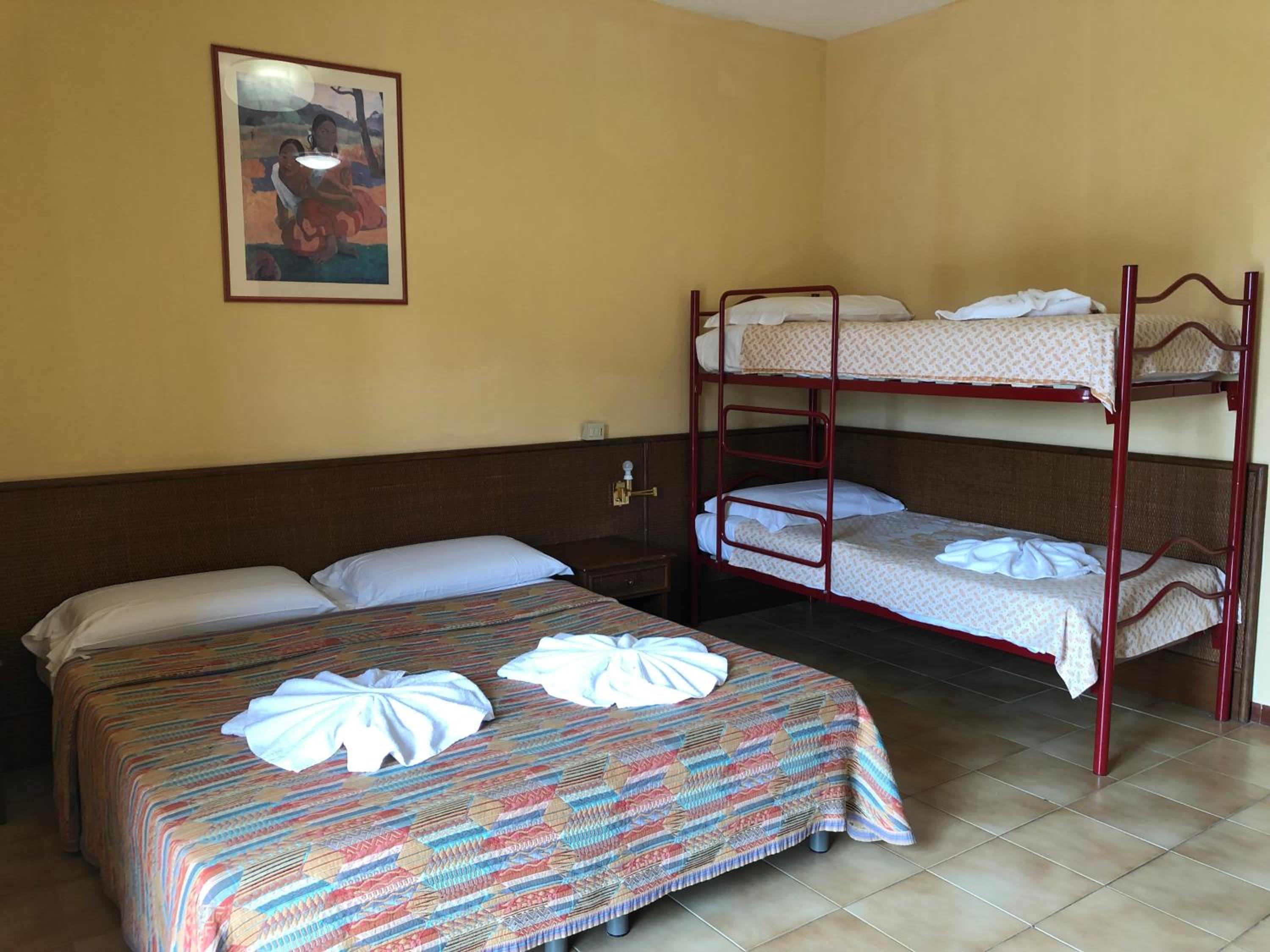 Quadruple Room - Photo 1