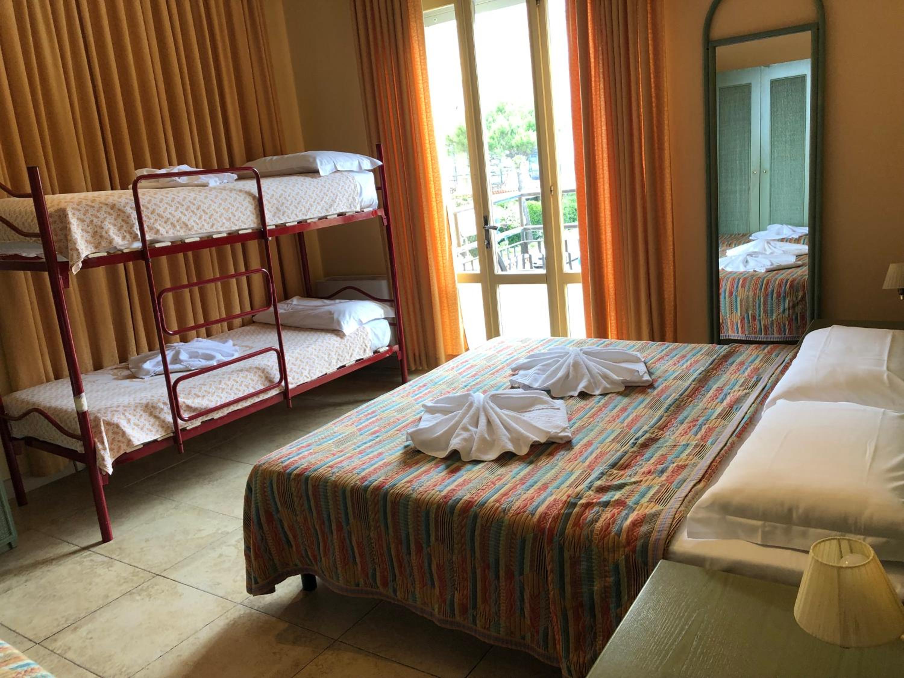 Quadruple Room with Balcony and Sea View - Photo 1